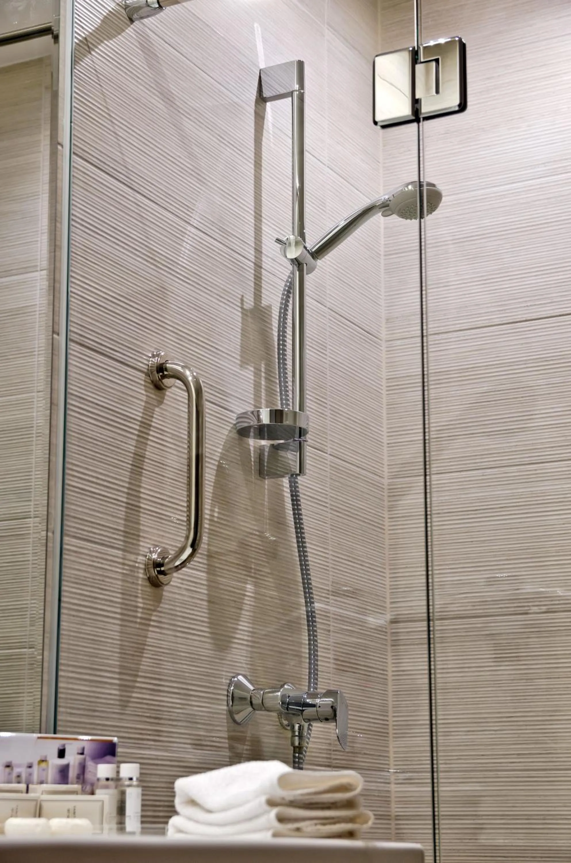 Shower in Radsor Hotel