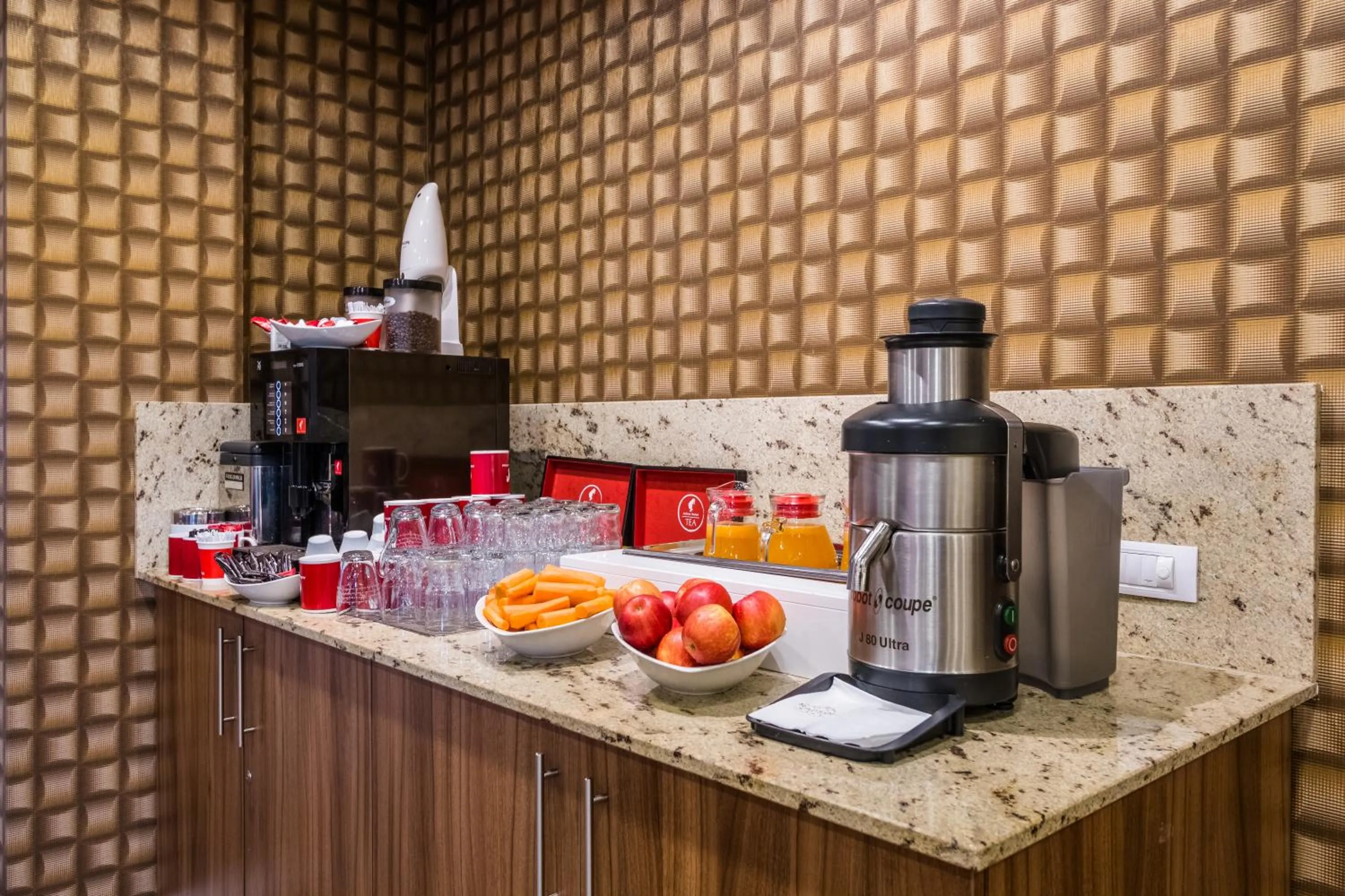 Restaurant/places to eat in Radsor Hotel