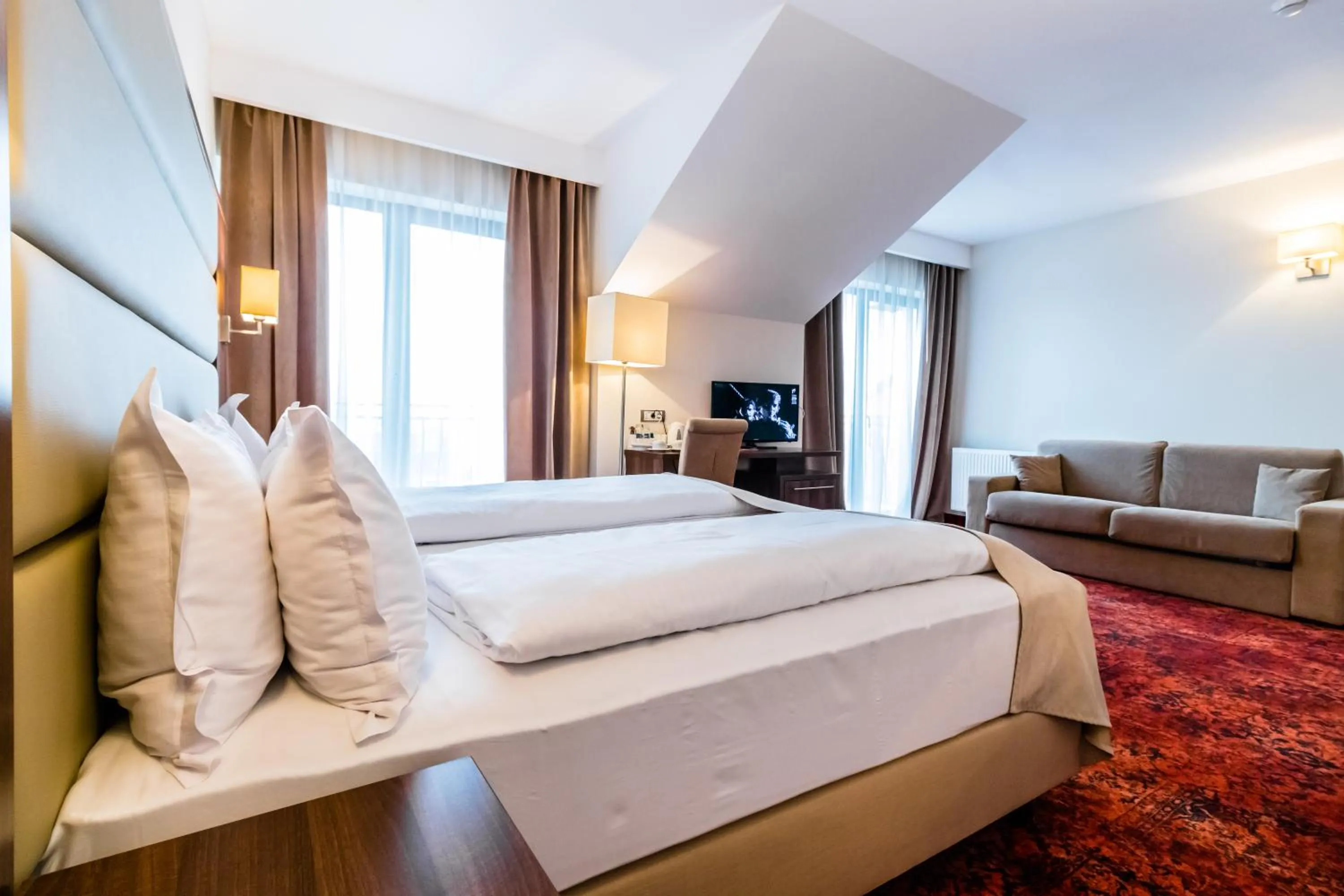 Photo of the whole room, Bed in Radsor Hotel