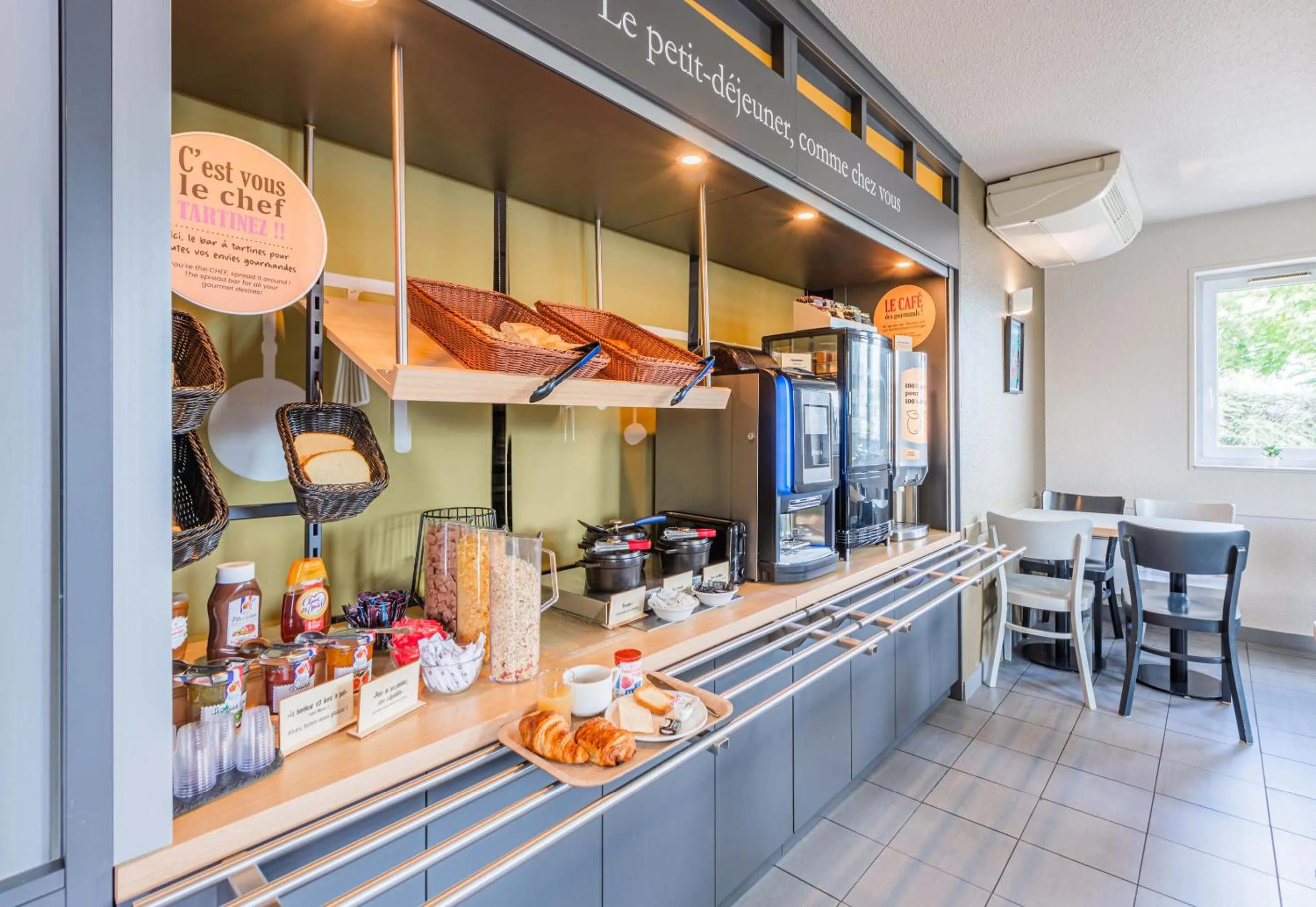 Buffet breakfast in B&B HOTEL Mulhouse Ile Napoléon