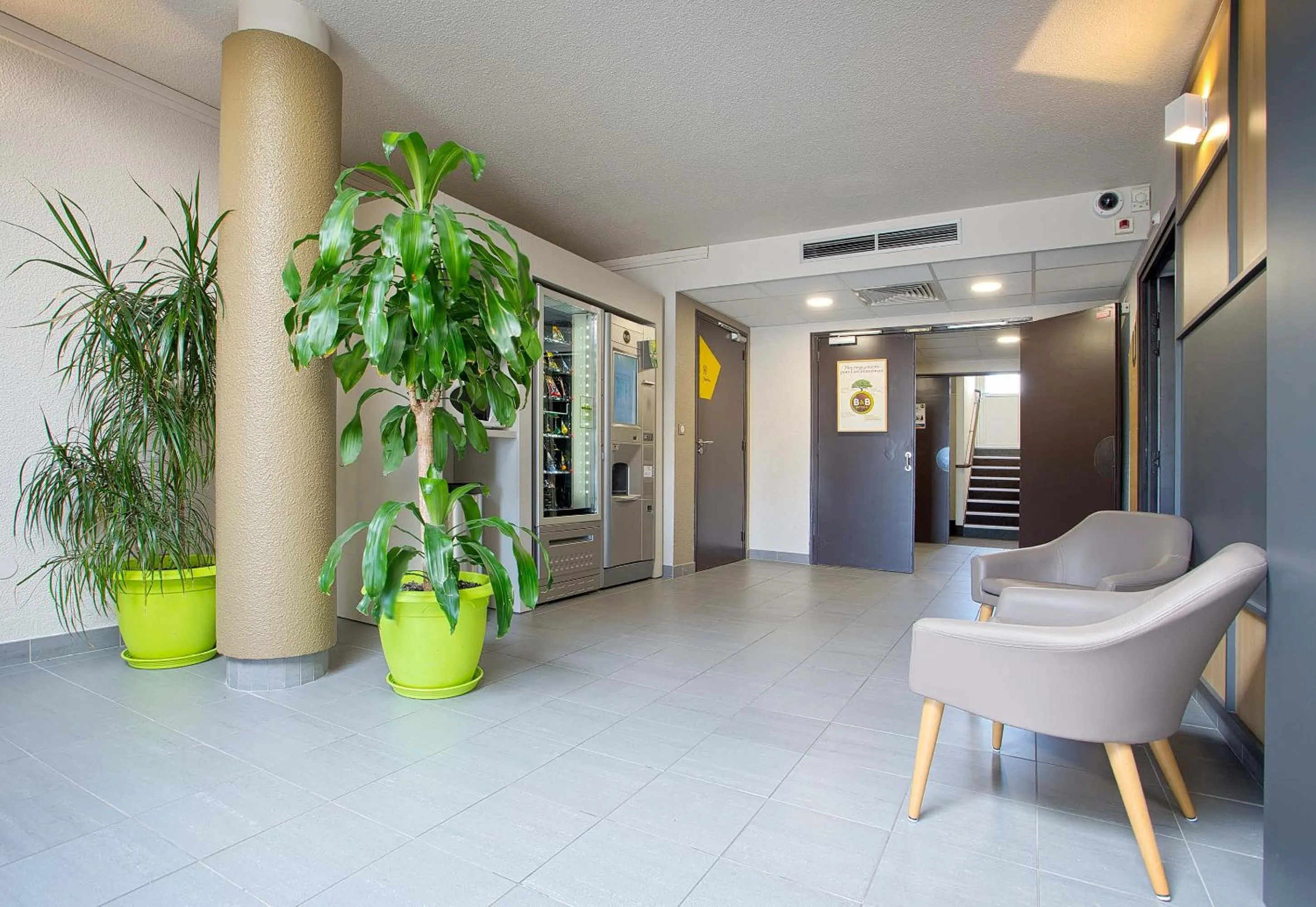 Lobby or reception in B&B HOTEL Mulhouse Ile Napoléon