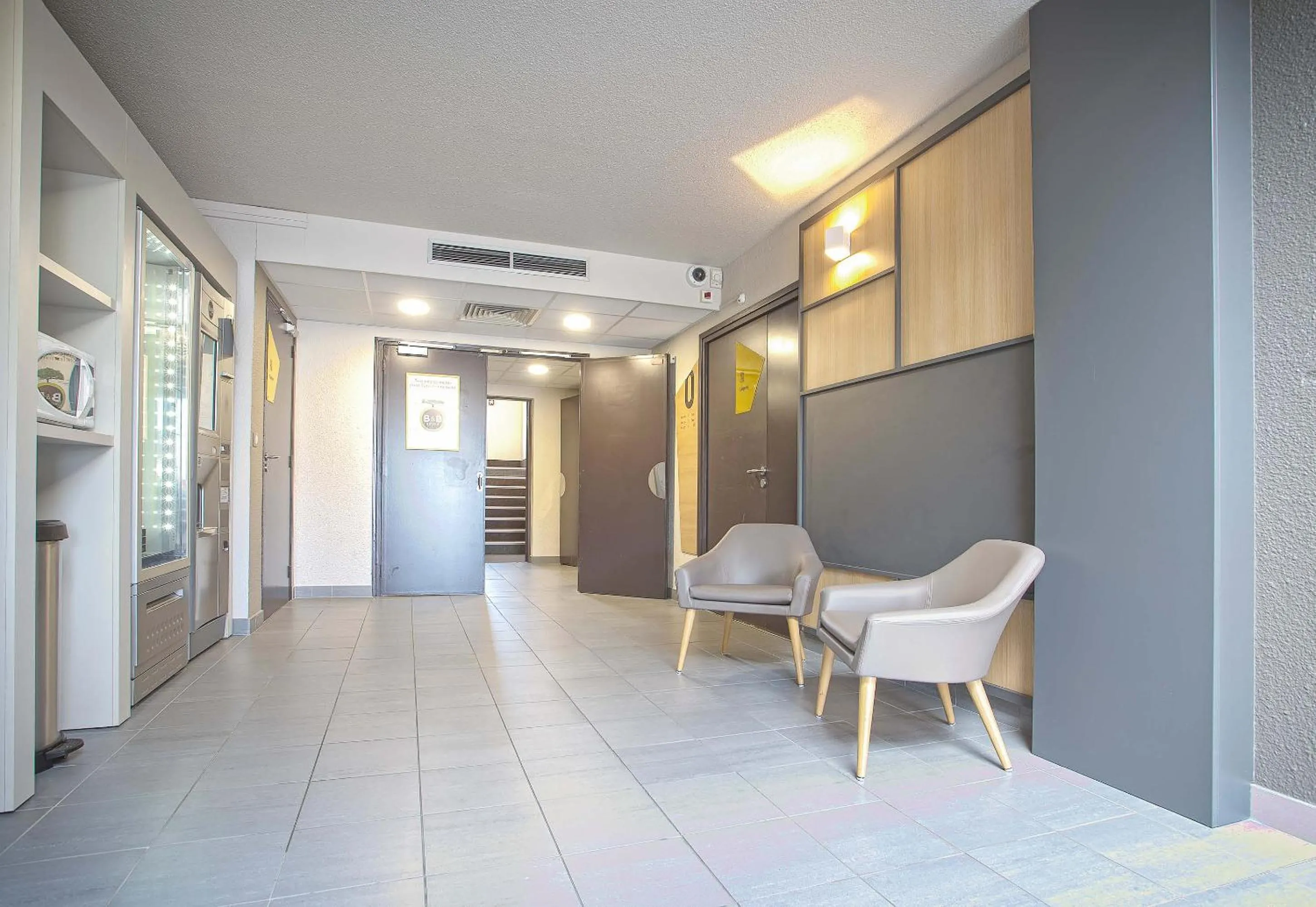 Lobby or reception in B&B HOTEL Mulhouse Ile Napoléon