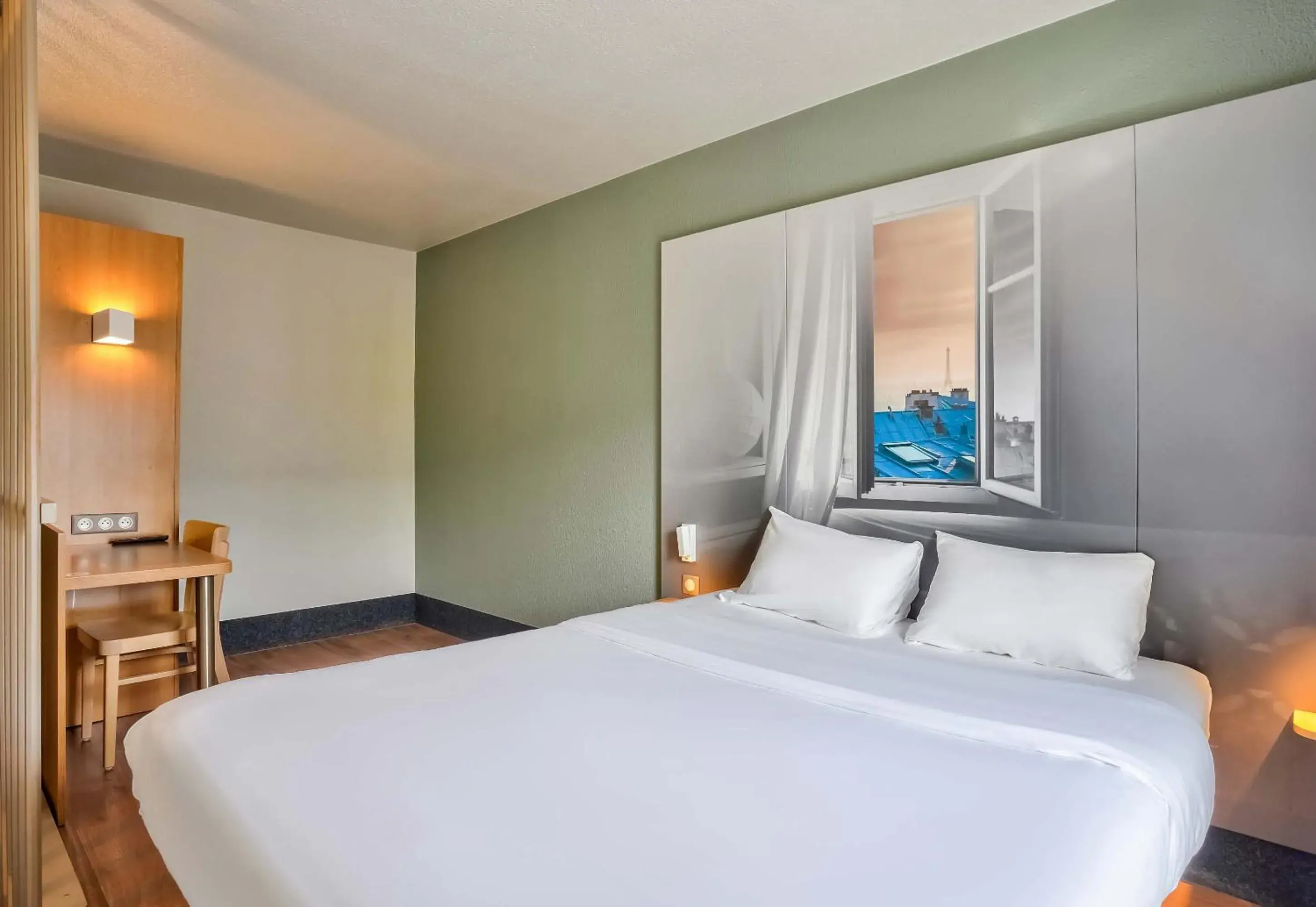 Double Room - Disability Access in B&B HOTEL Saint-Witz Double Room - Disability Access in B&B HOTEL Saint-Witz