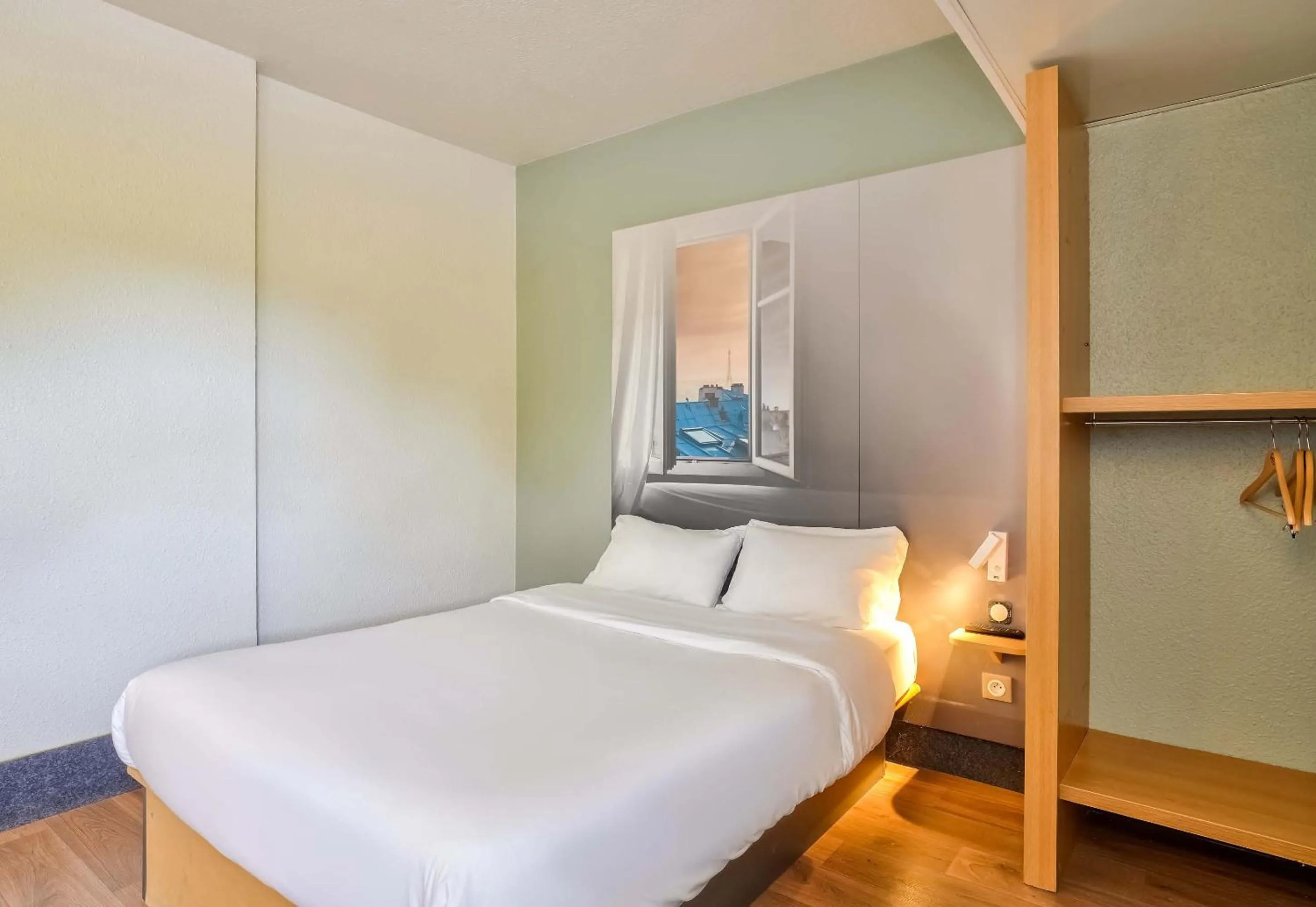 Bedroom, Bed in B&B HOTEL Saint-Witz