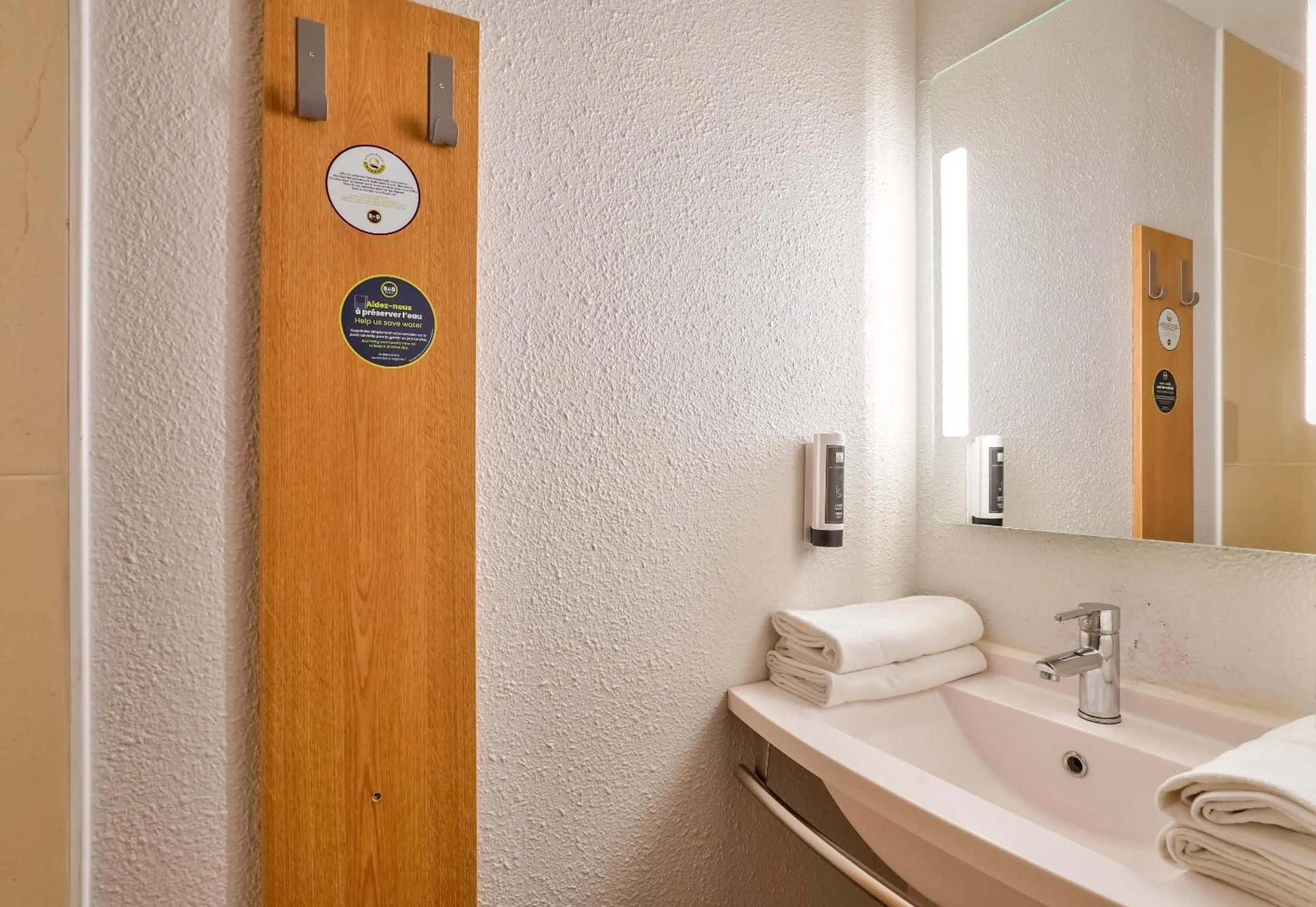 Bathroom in B&B HOTEL Saint-Witz