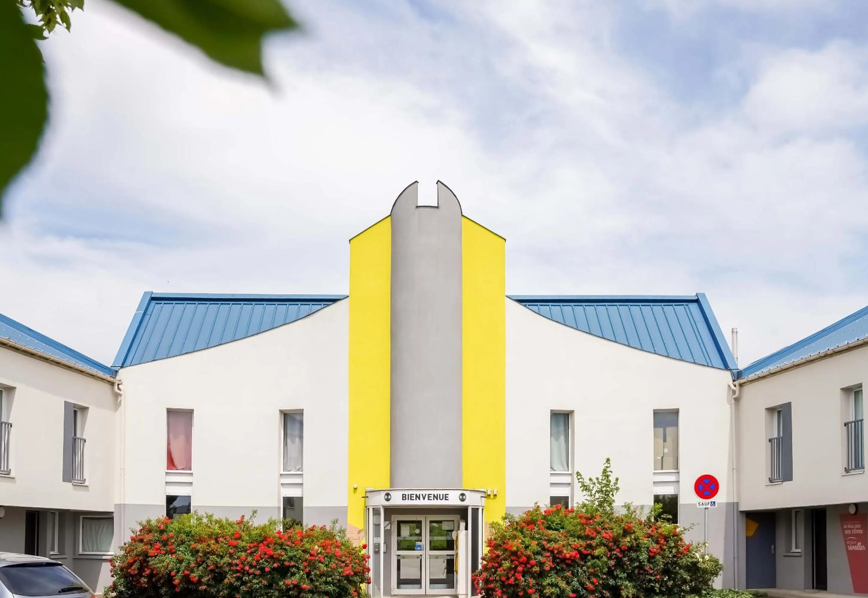 Property building in B&B HOTEL Saint-Witz