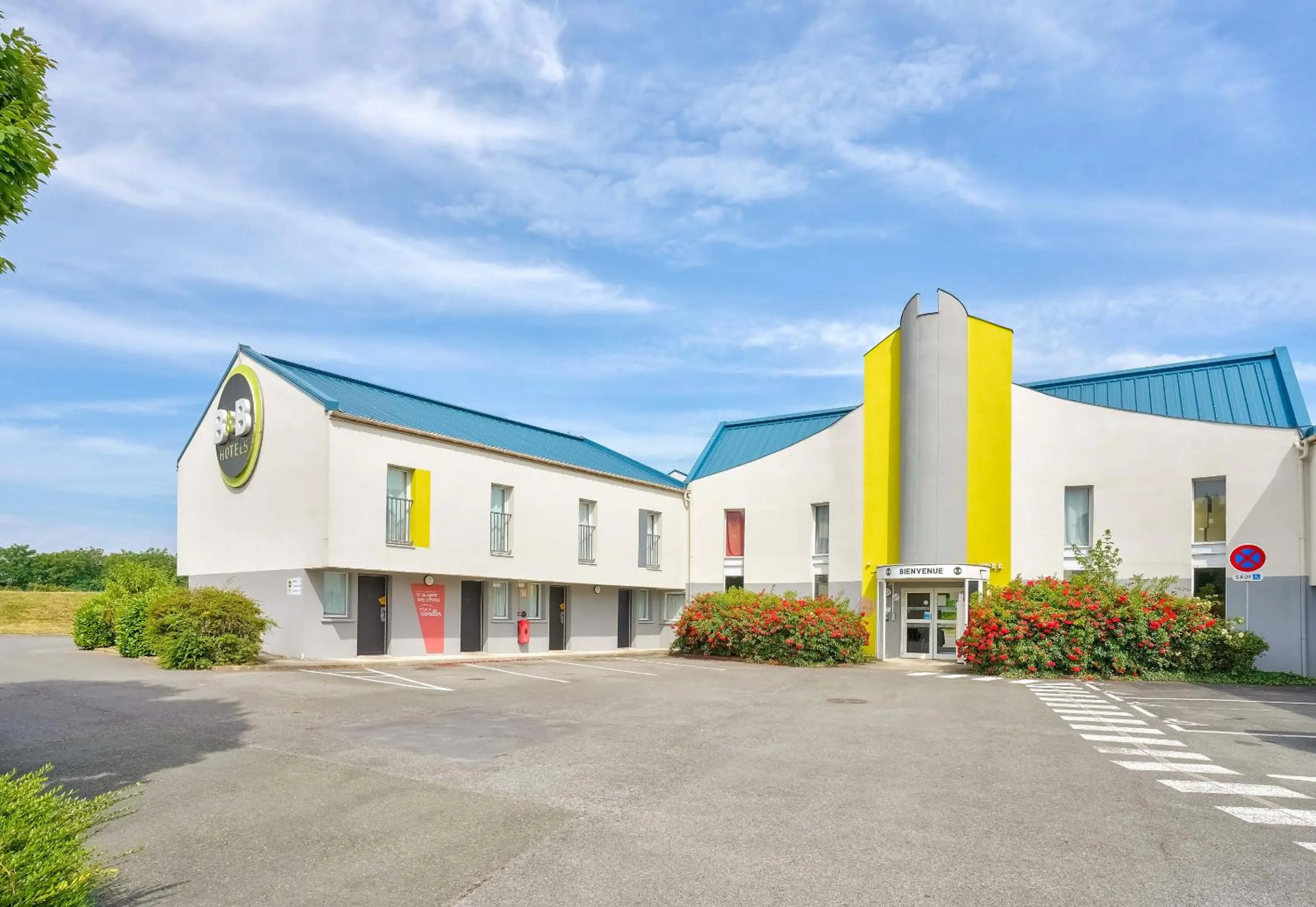 Property building in B&B HOTEL Saint-Witz