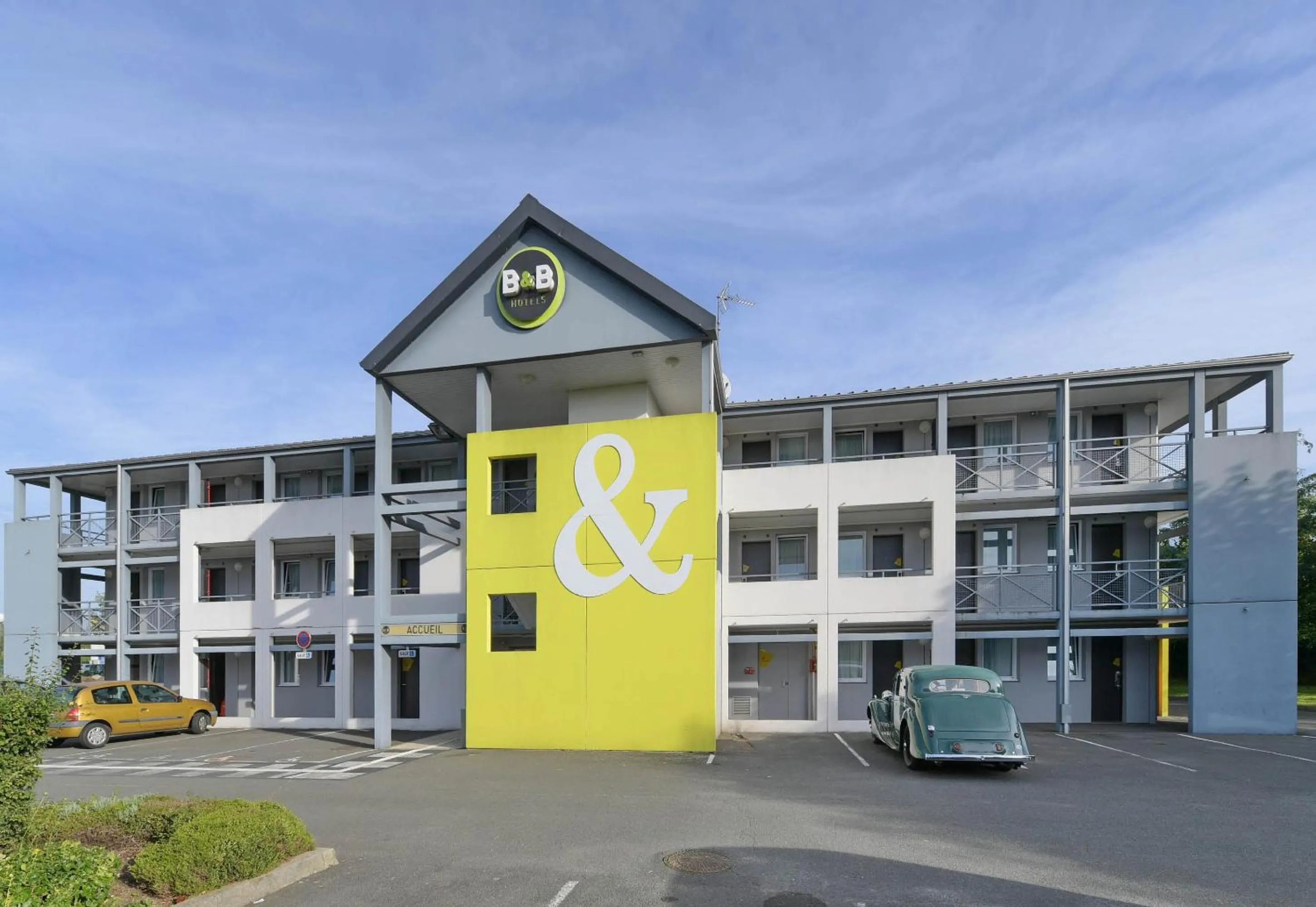 Property building in B&B HOTEL Alencon Nord