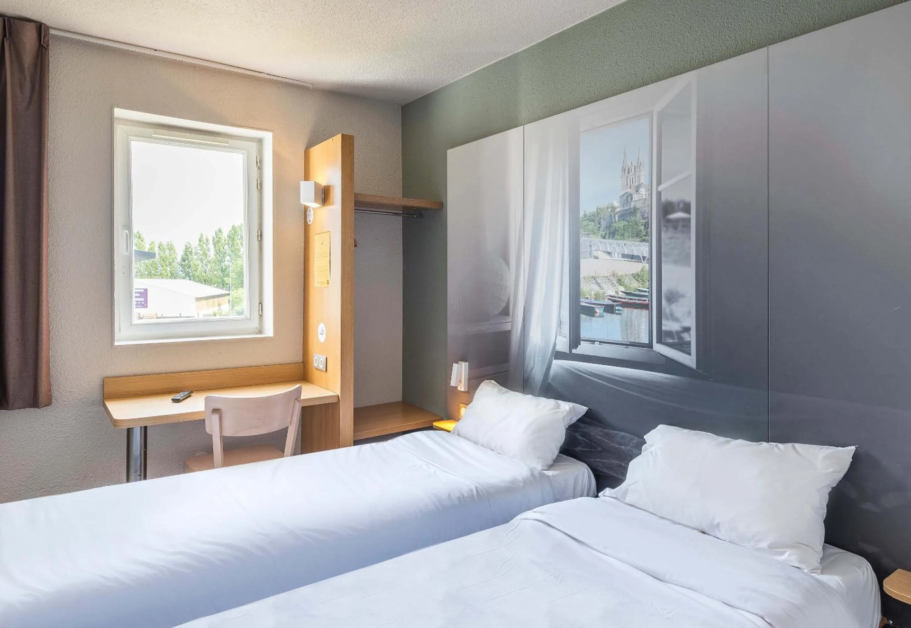 Bedroom, Bed in B&B HOTEL Angers 2 Université