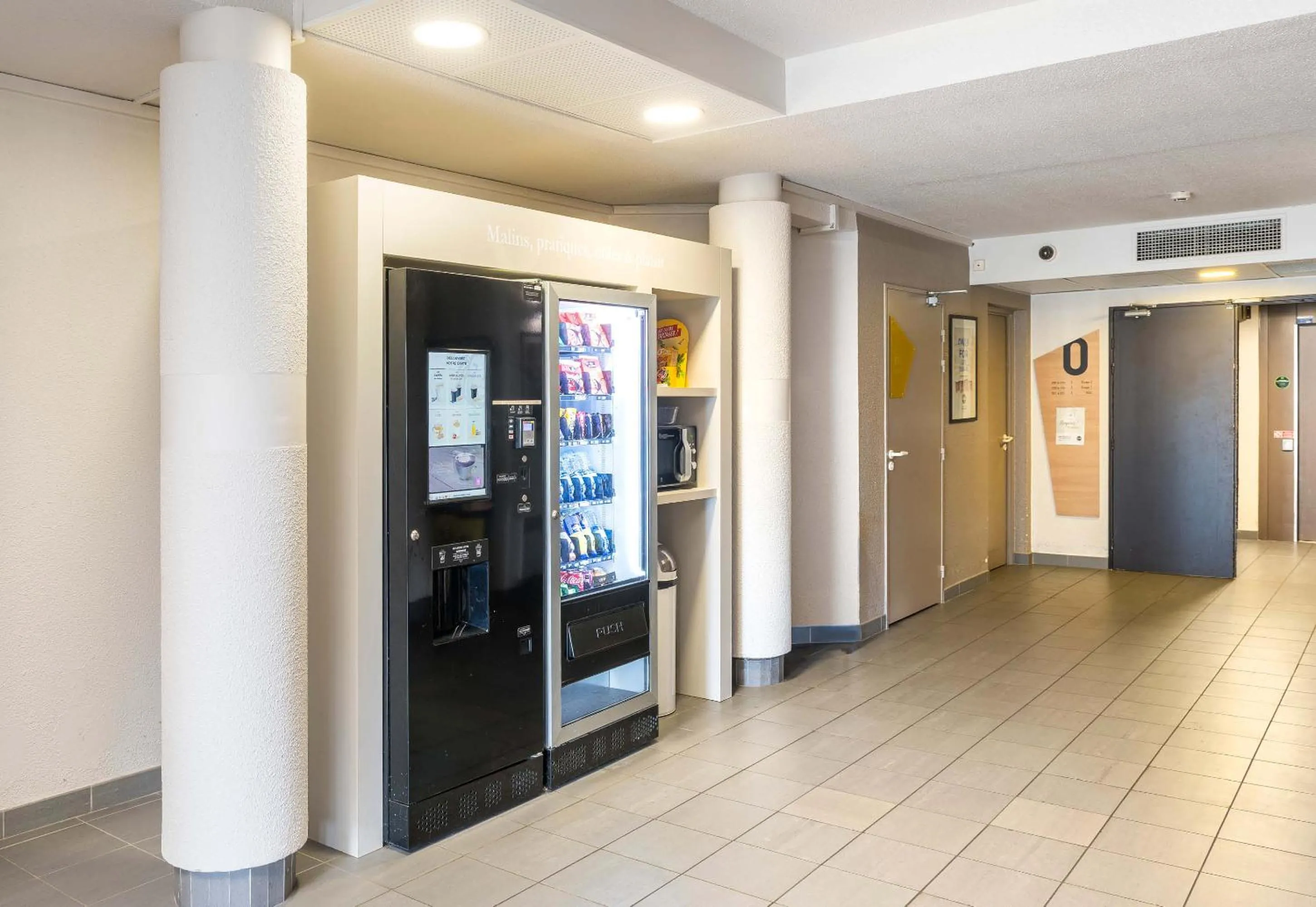 vending machine in B&B HOTEL Angers 2 Université