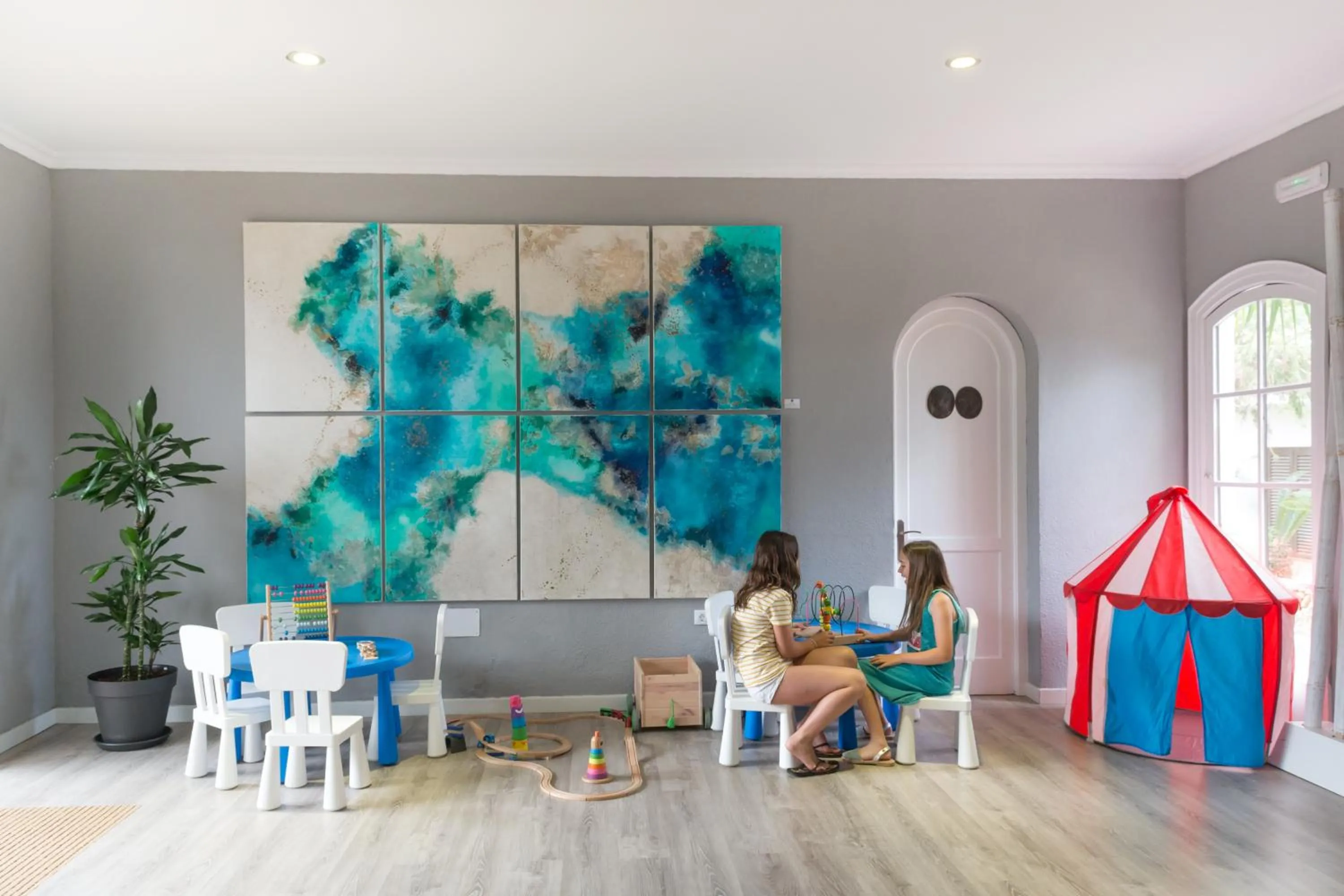 Communal lounge/ TV room in Aparthotel Nelva Resort