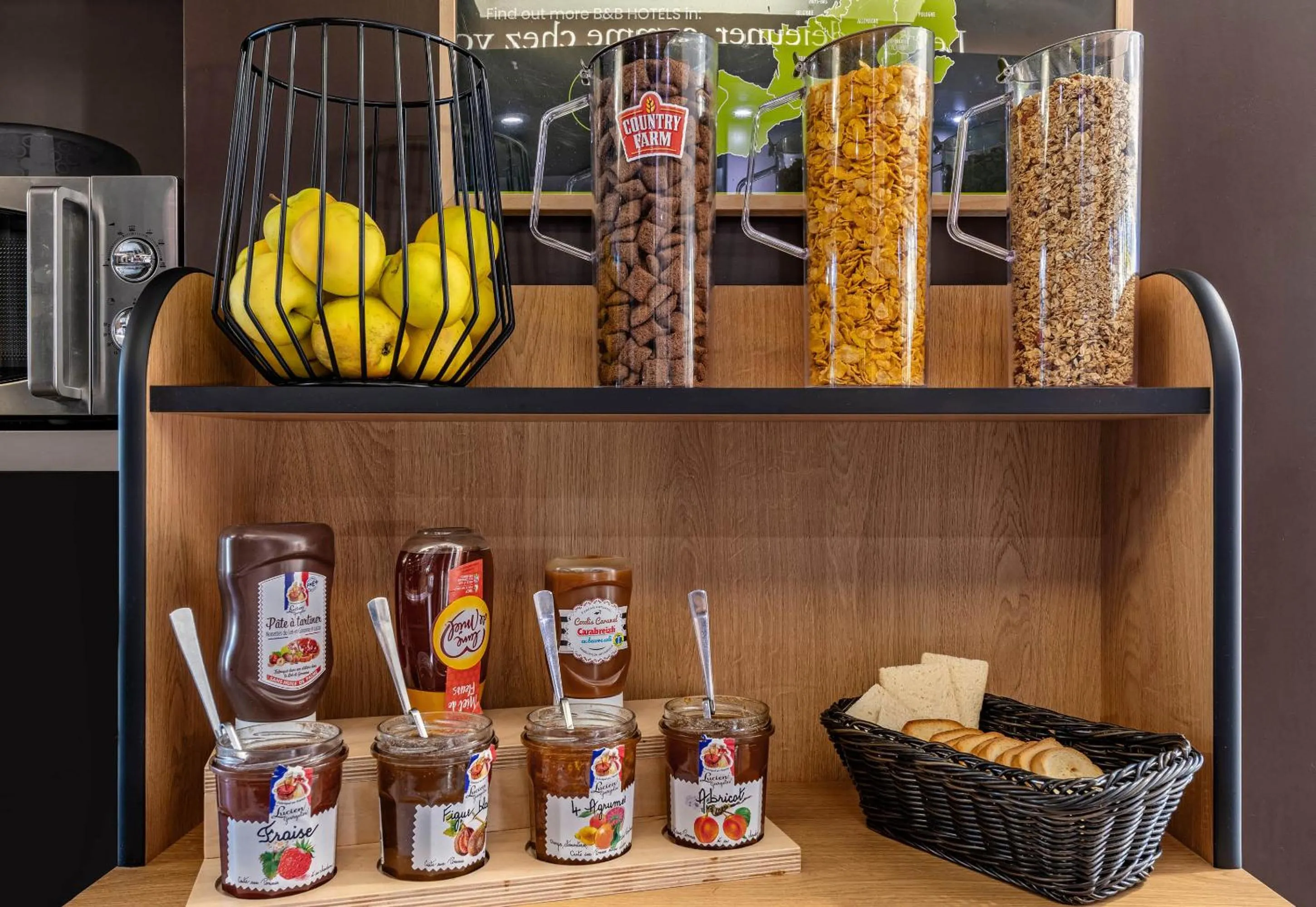 Buffet breakfast in B&B HOTEL Quimper Nord Douarnenez