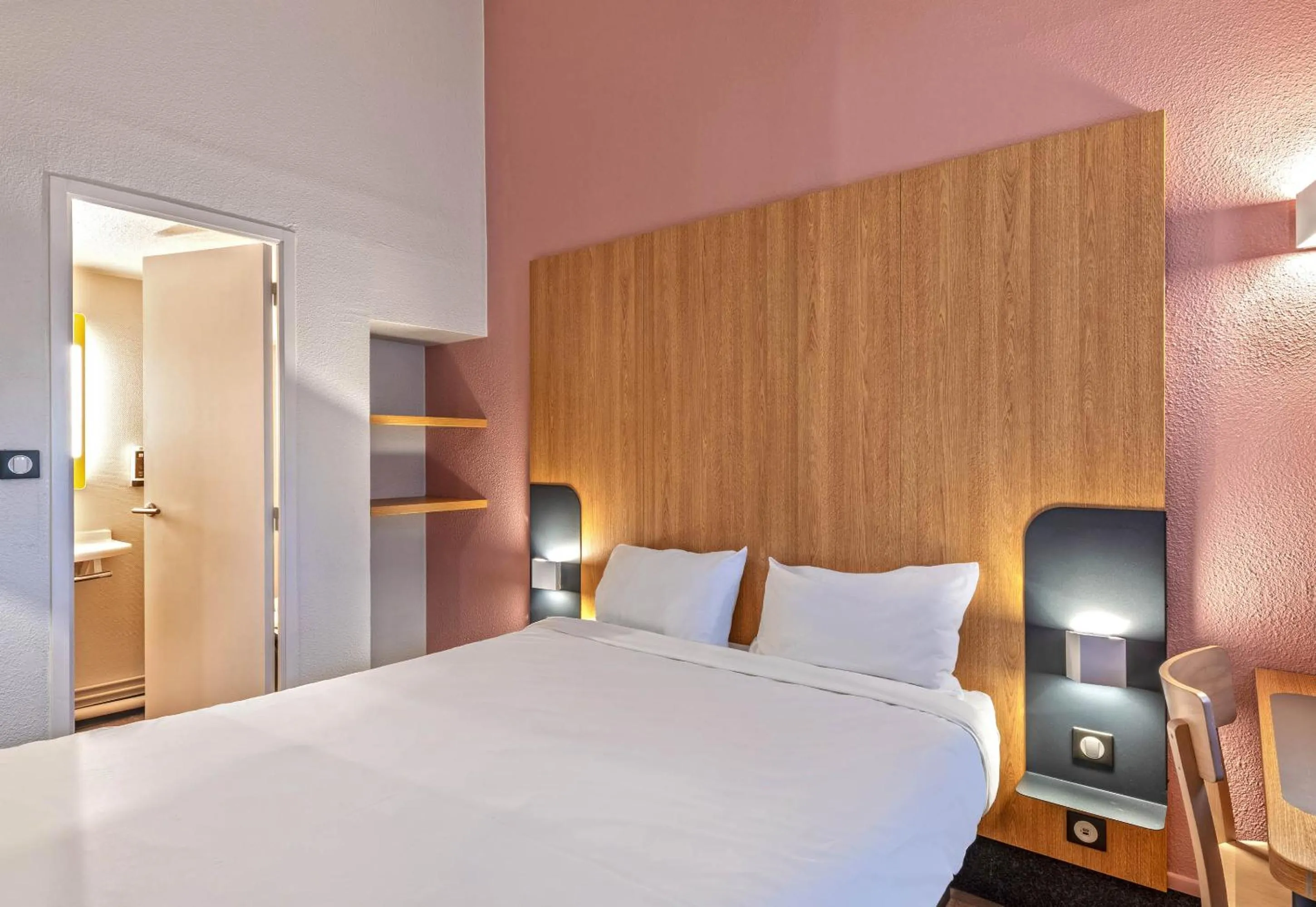 Photo of the whole room, Bed in B&B HOTEL Quimper Nord Douarnenez