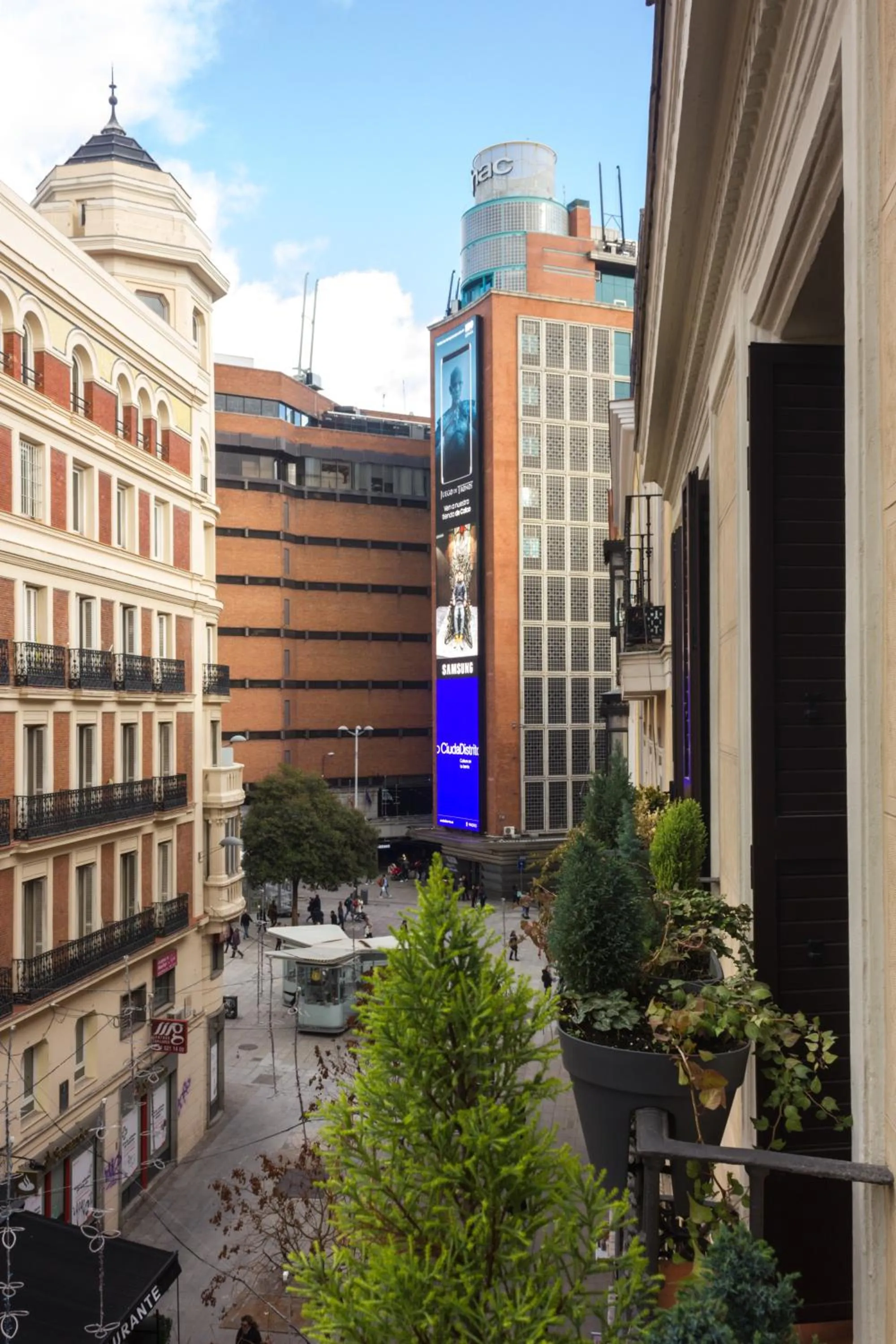 Property building in Arenal Suites Preciados