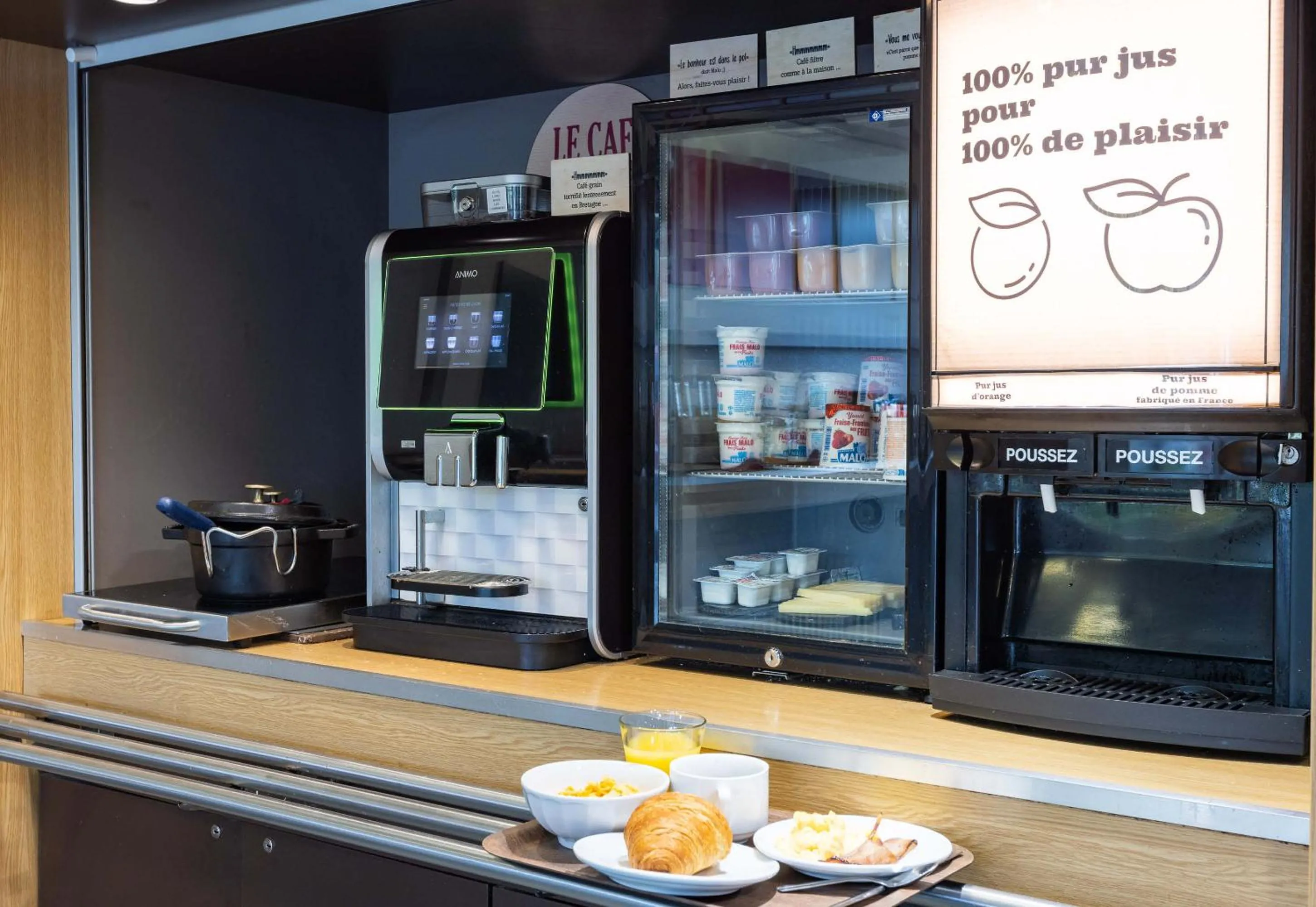 Breakfast in B&B HOTEL Rennes Nord St Grégoire