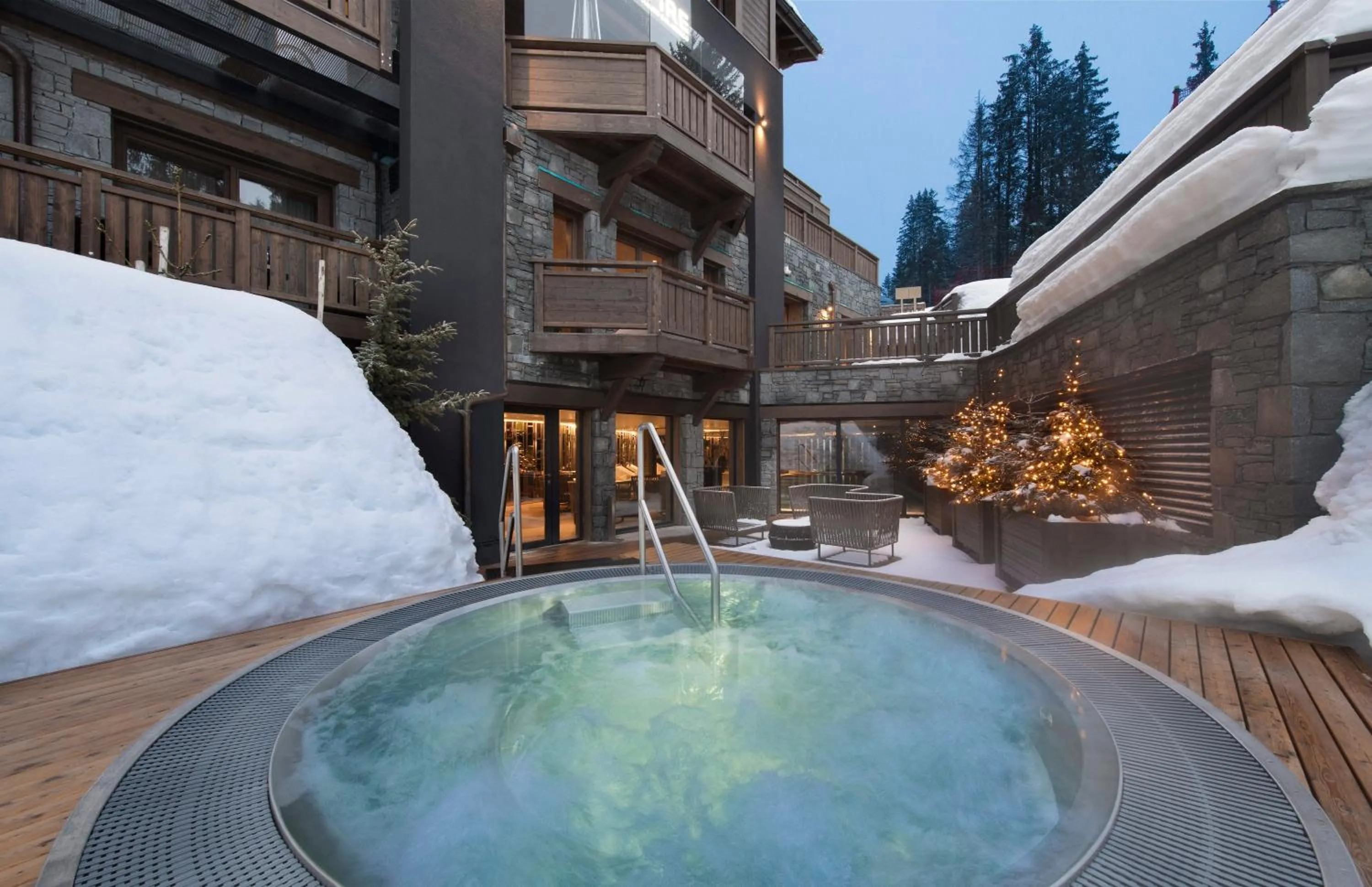 Open Air Bath in Hôtel Barrière Les Neiges Courchevel