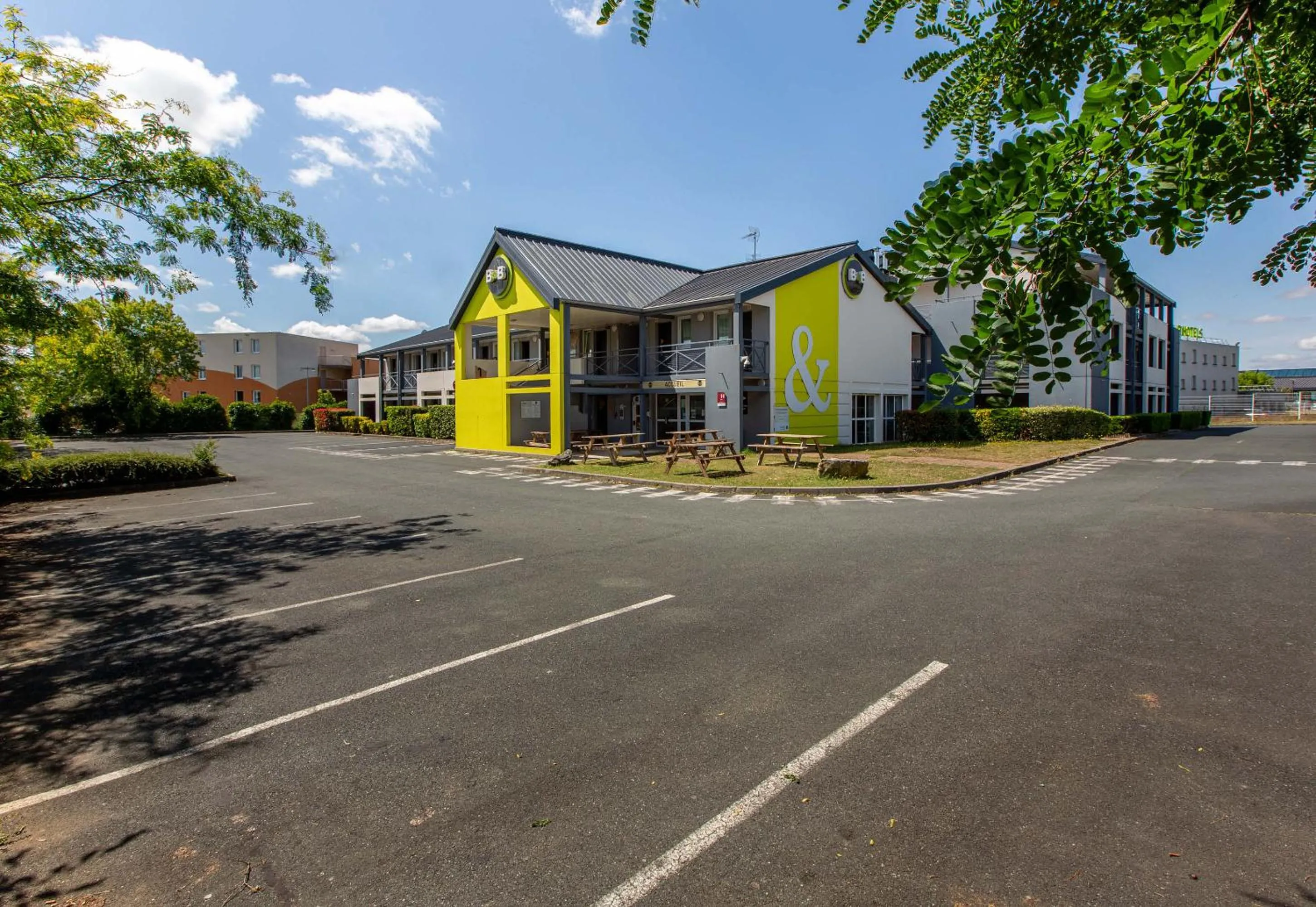 Property building in B&B HOTEL CHATEAUROUX Aéroport