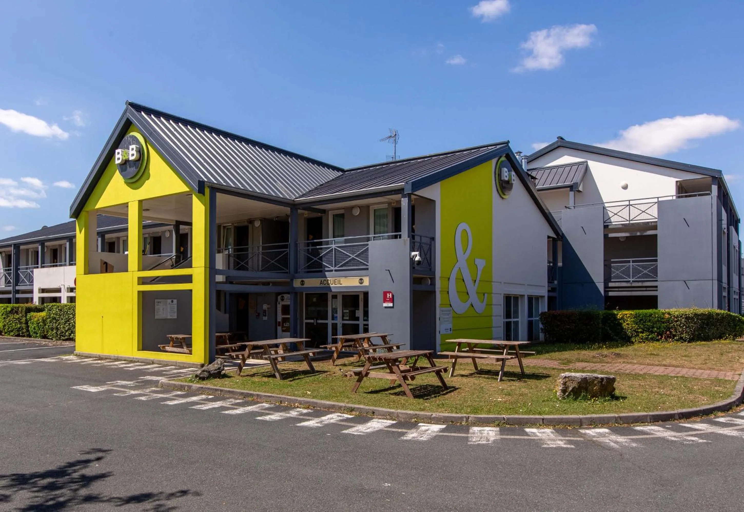 Property building in B&B HOTEL CHATEAUROUX Aéroport
