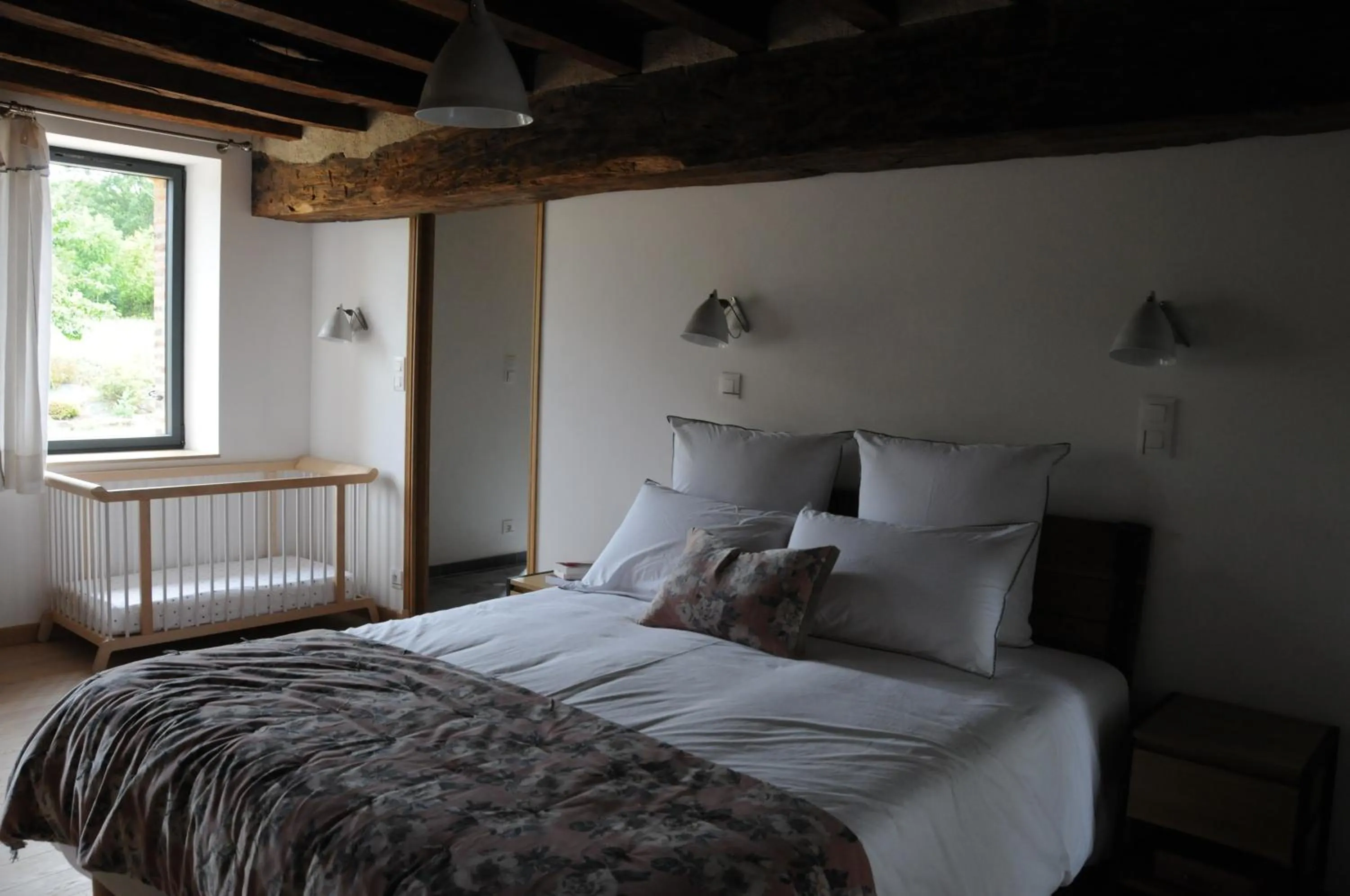 Bed in Le champ Bagnolet