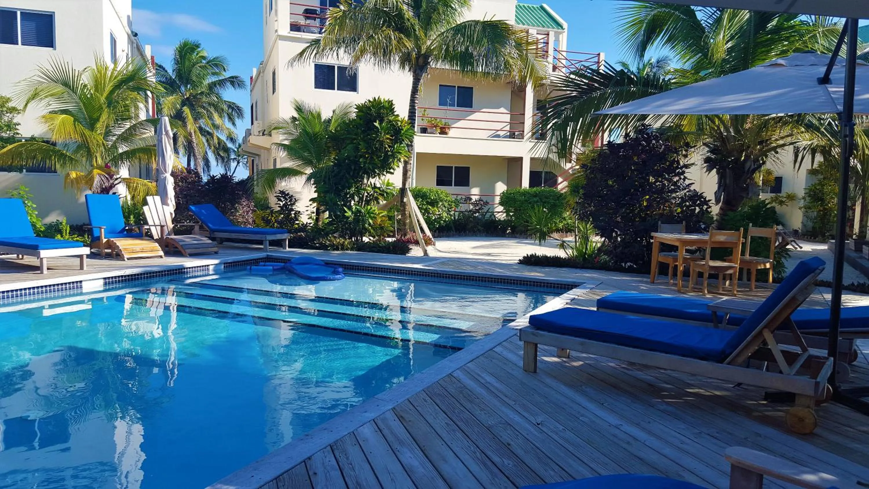 Swimming pool in Tres Cocos Resort