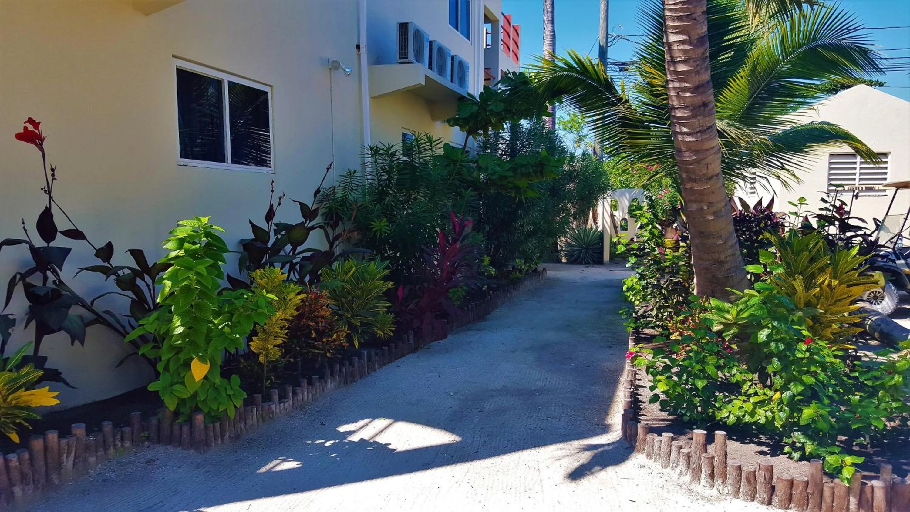 Property building in Tres Cocos Resort