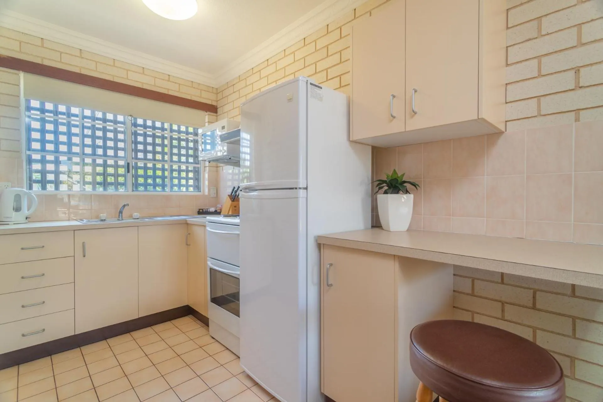 Kitchen or kitchenette in Santa Fe Motel and Holiday Units
