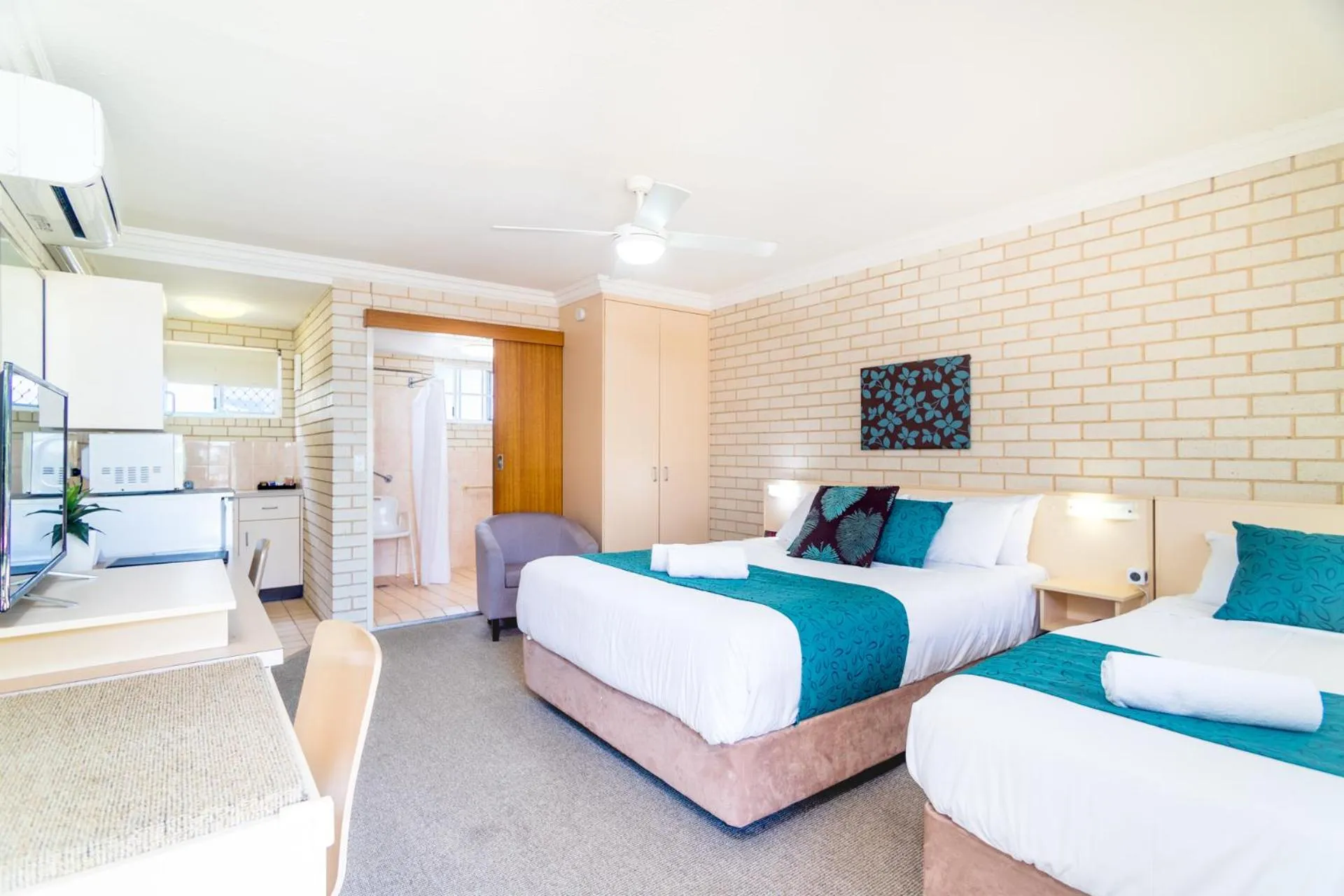 Bed in Santa Fe Motel and Holiday Units