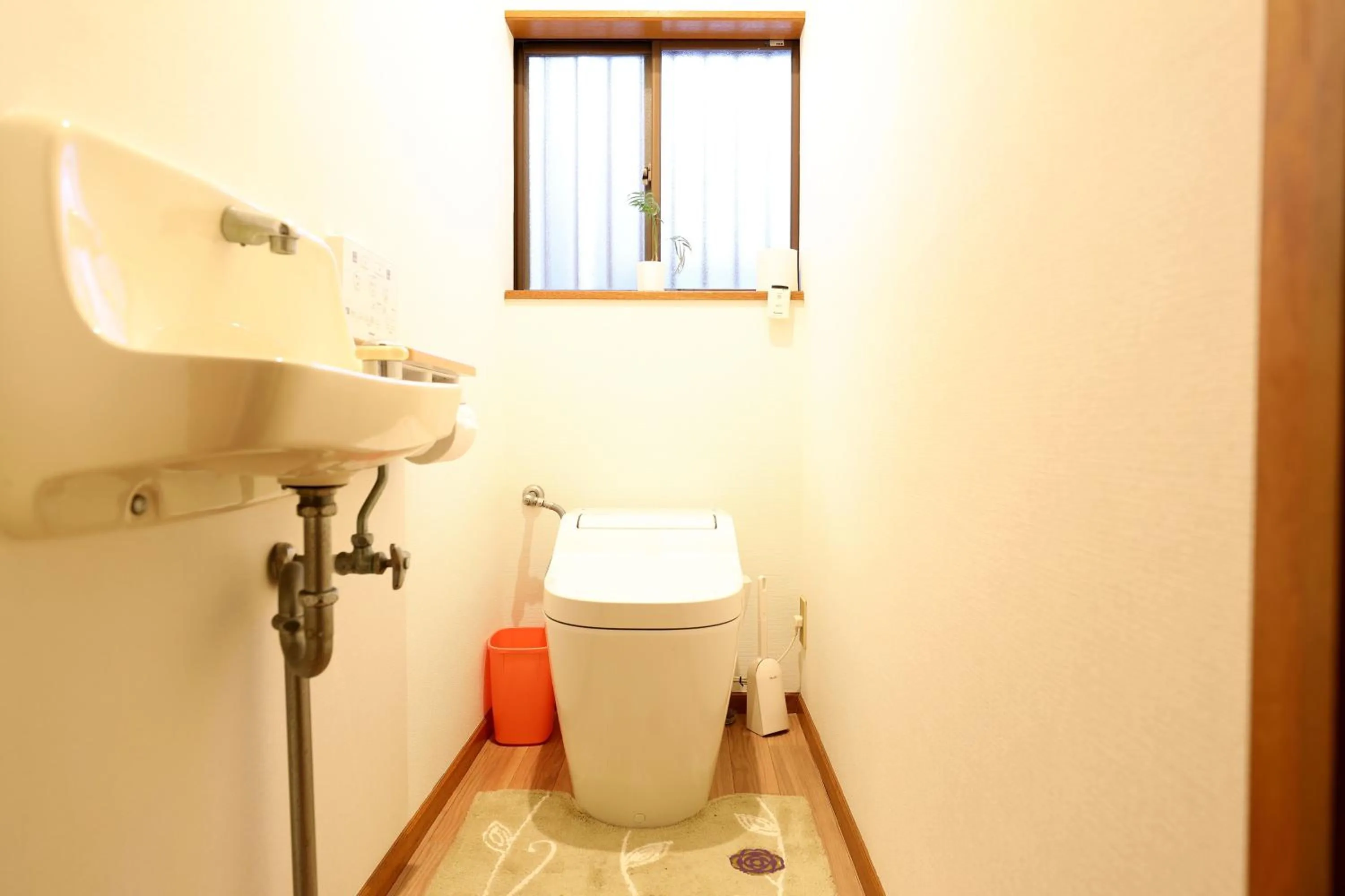 Toilet in Osaka Umeda Yuan Hostel