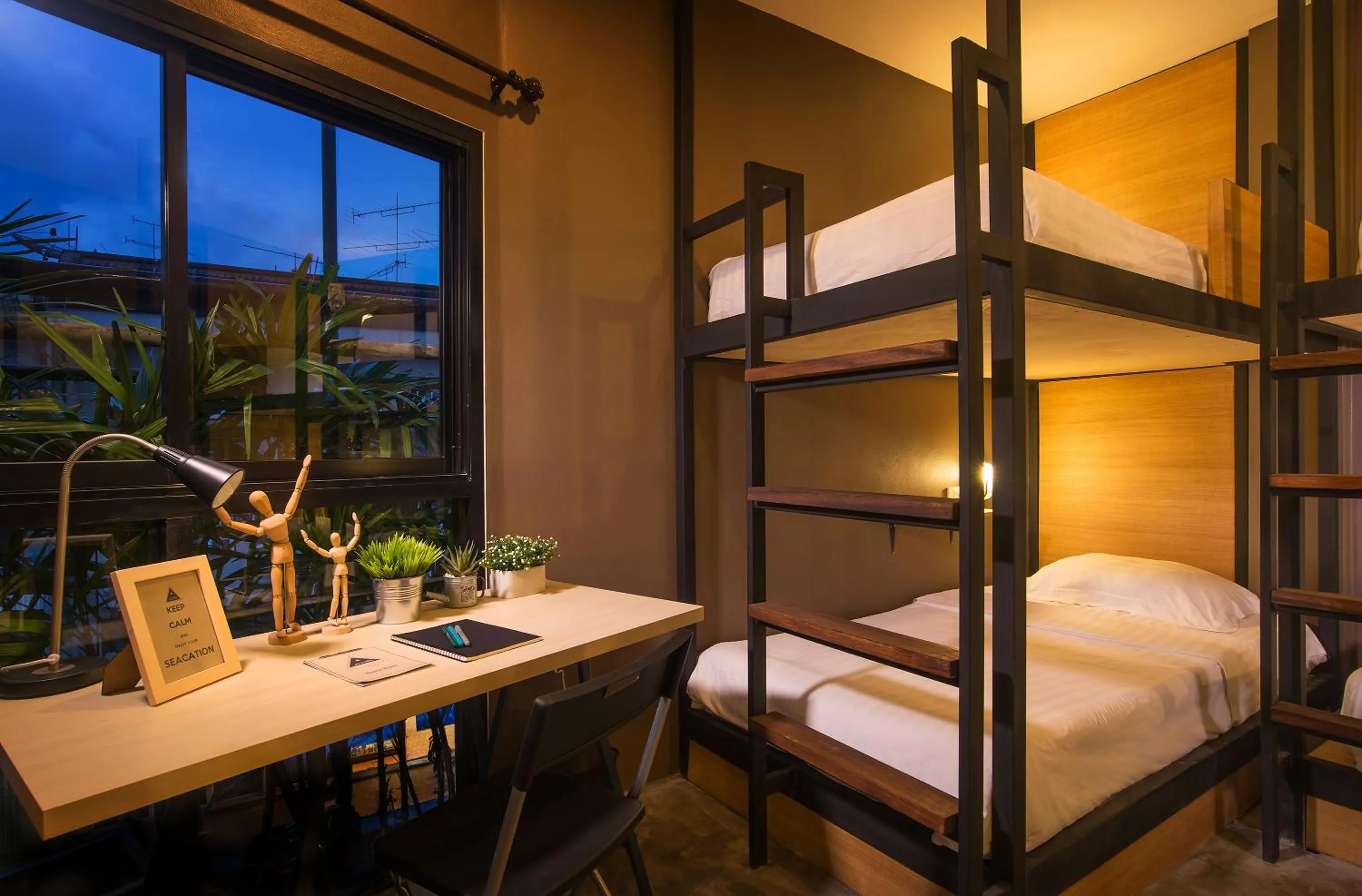 bunk bed, Bed in Srisuksant Square