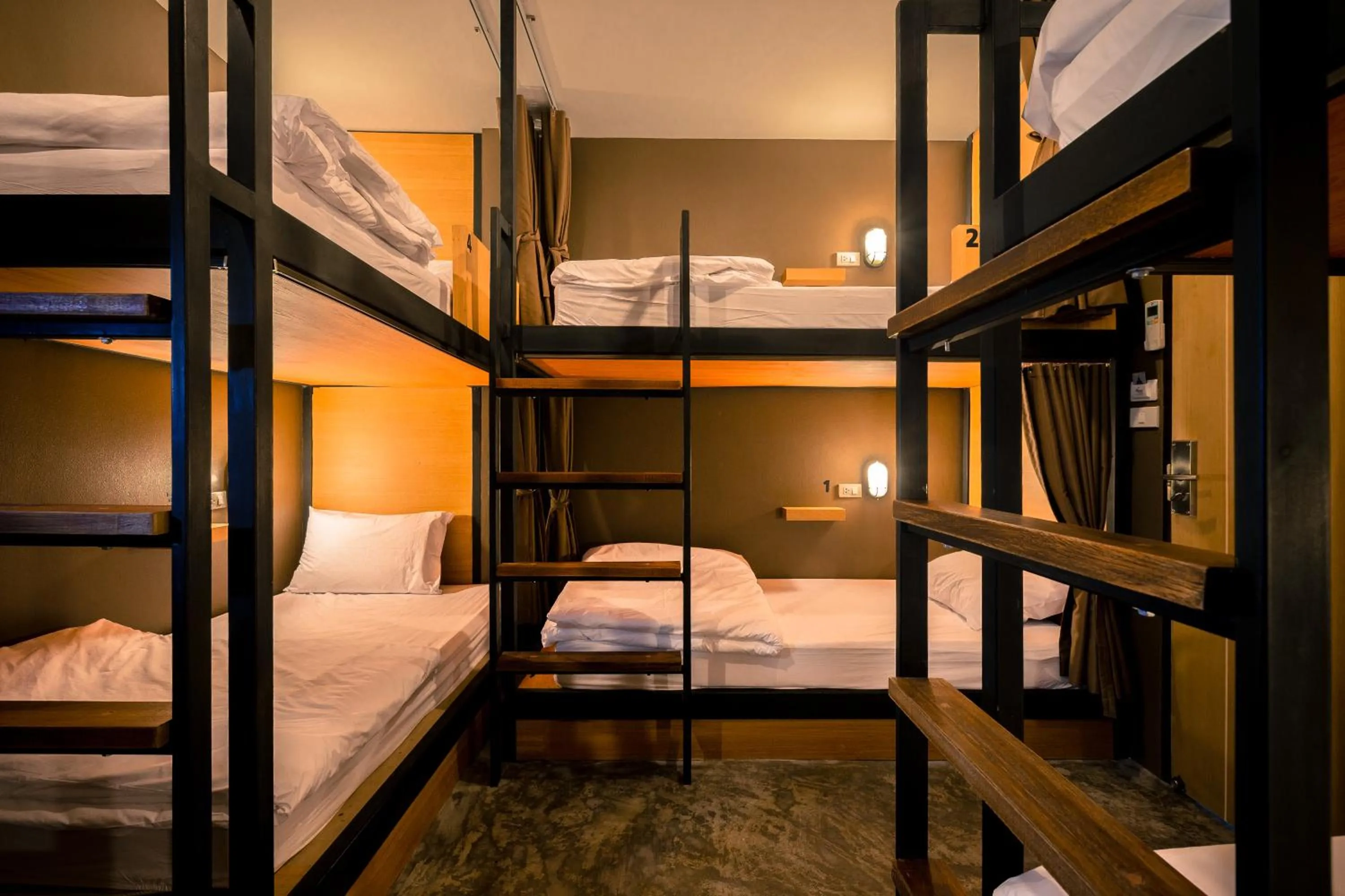 bunk bed, Bed in Srisuksant Square