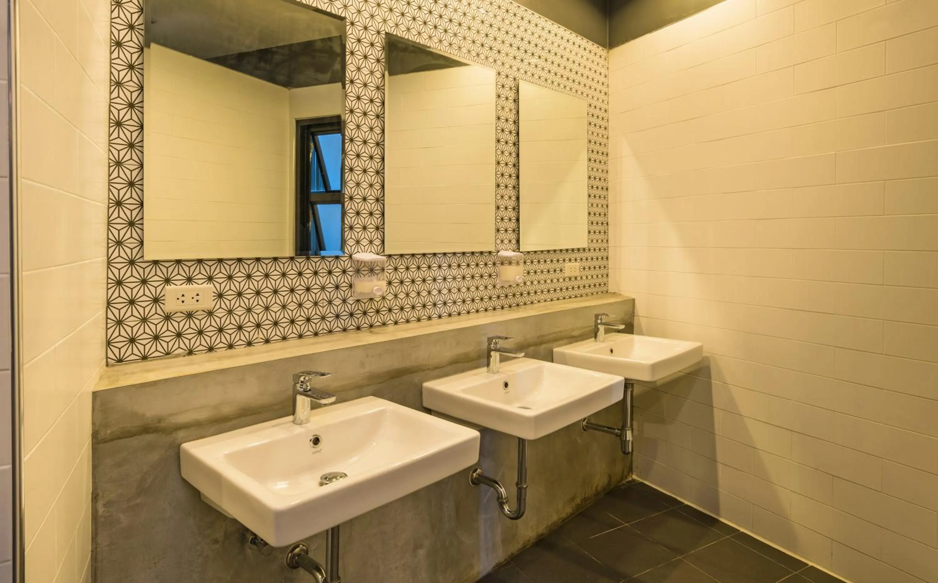 Other in Srisuksant Square