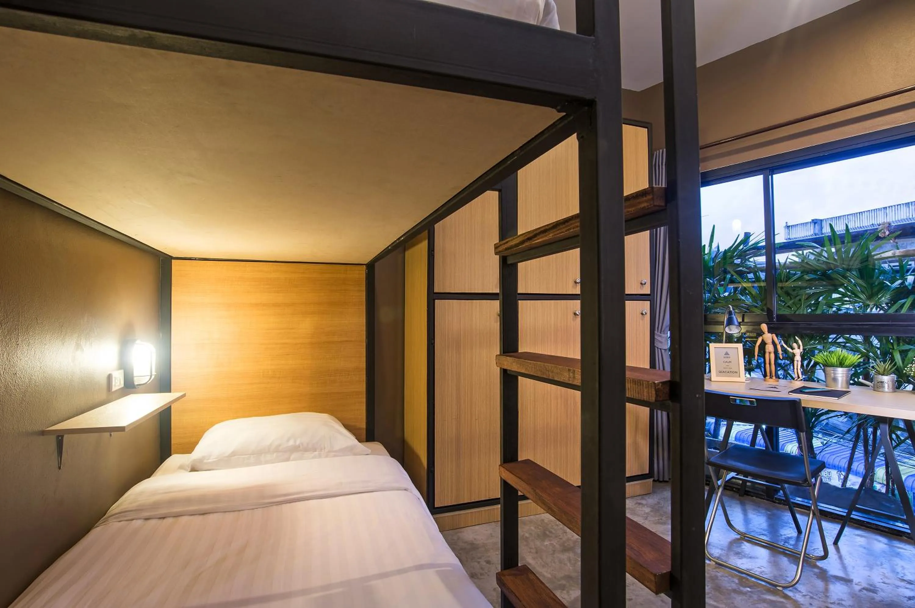 bunk bed, Bed in Srisuksant Square