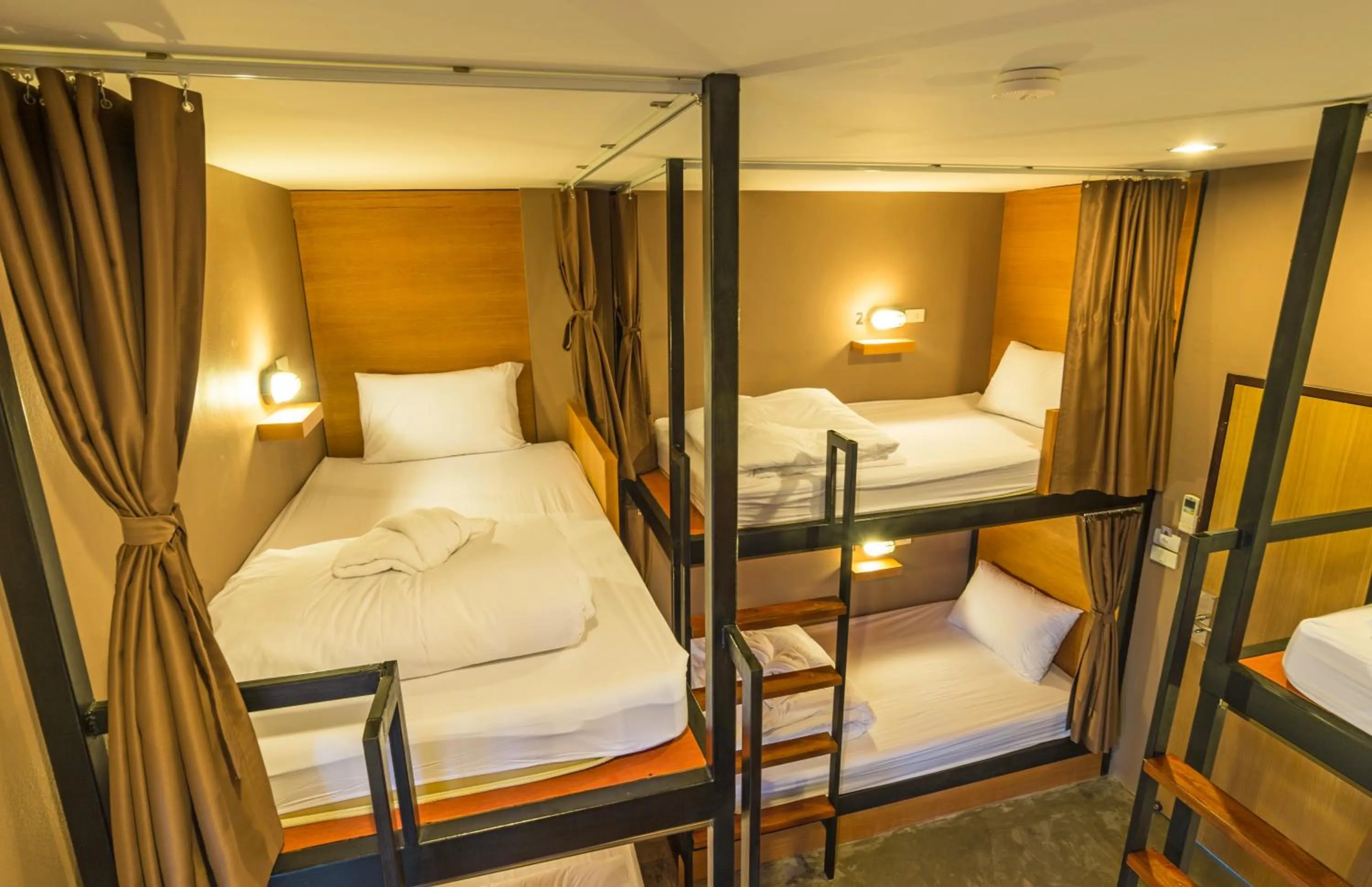 Photo of the whole room, Bed in Srisuksant Square