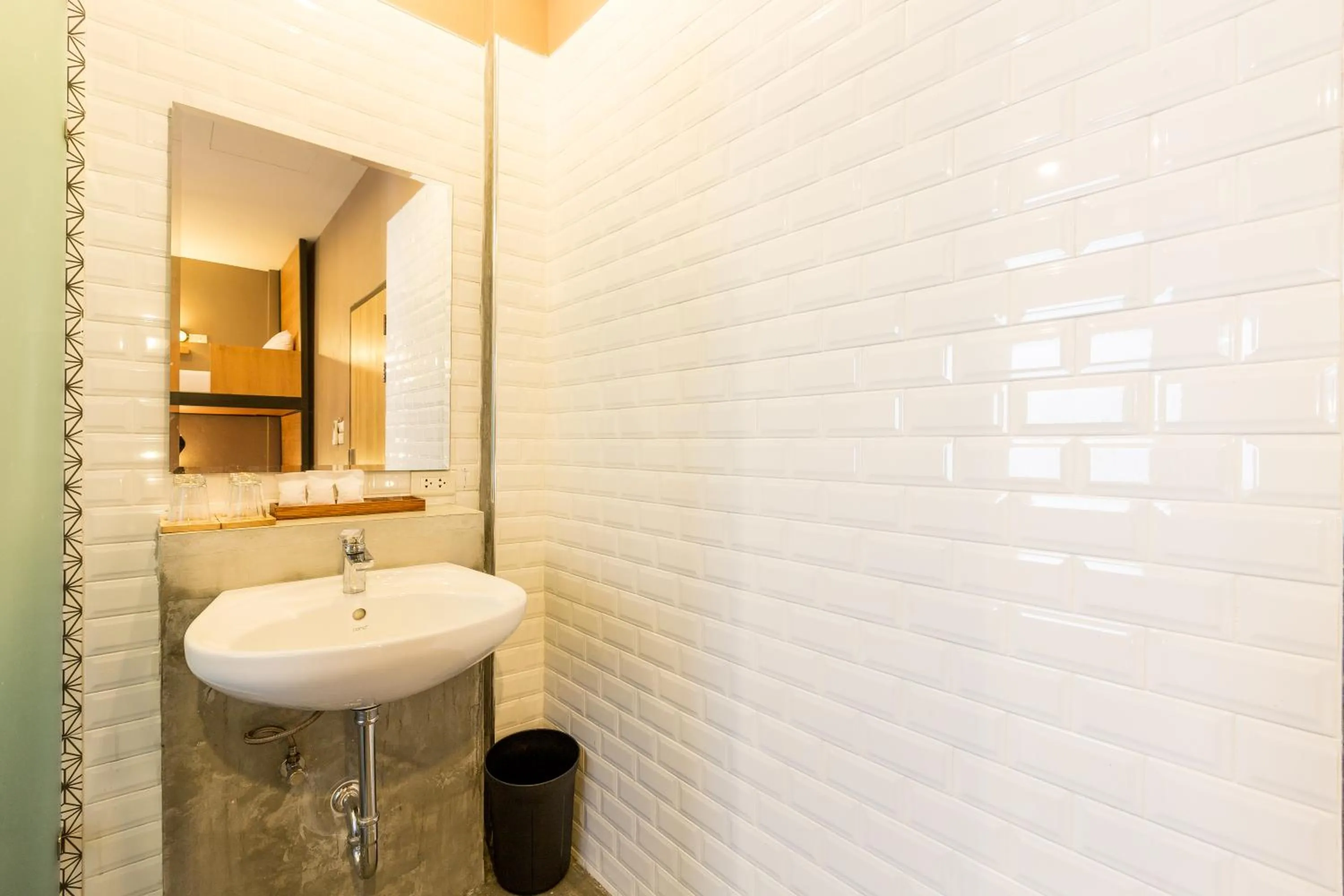 Shower in Srisuksant Square