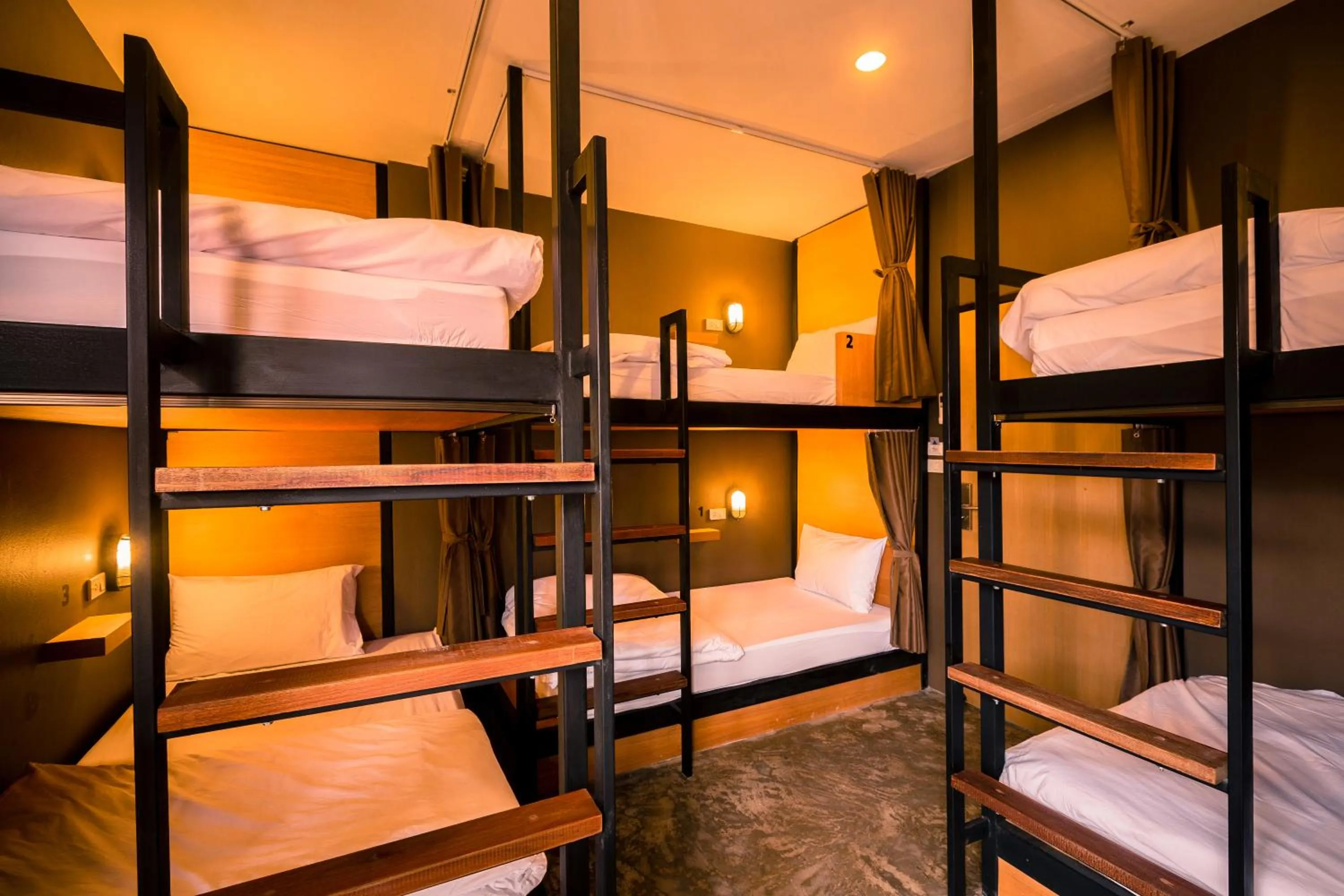 bunk bed, Bed in Srisuksant Square