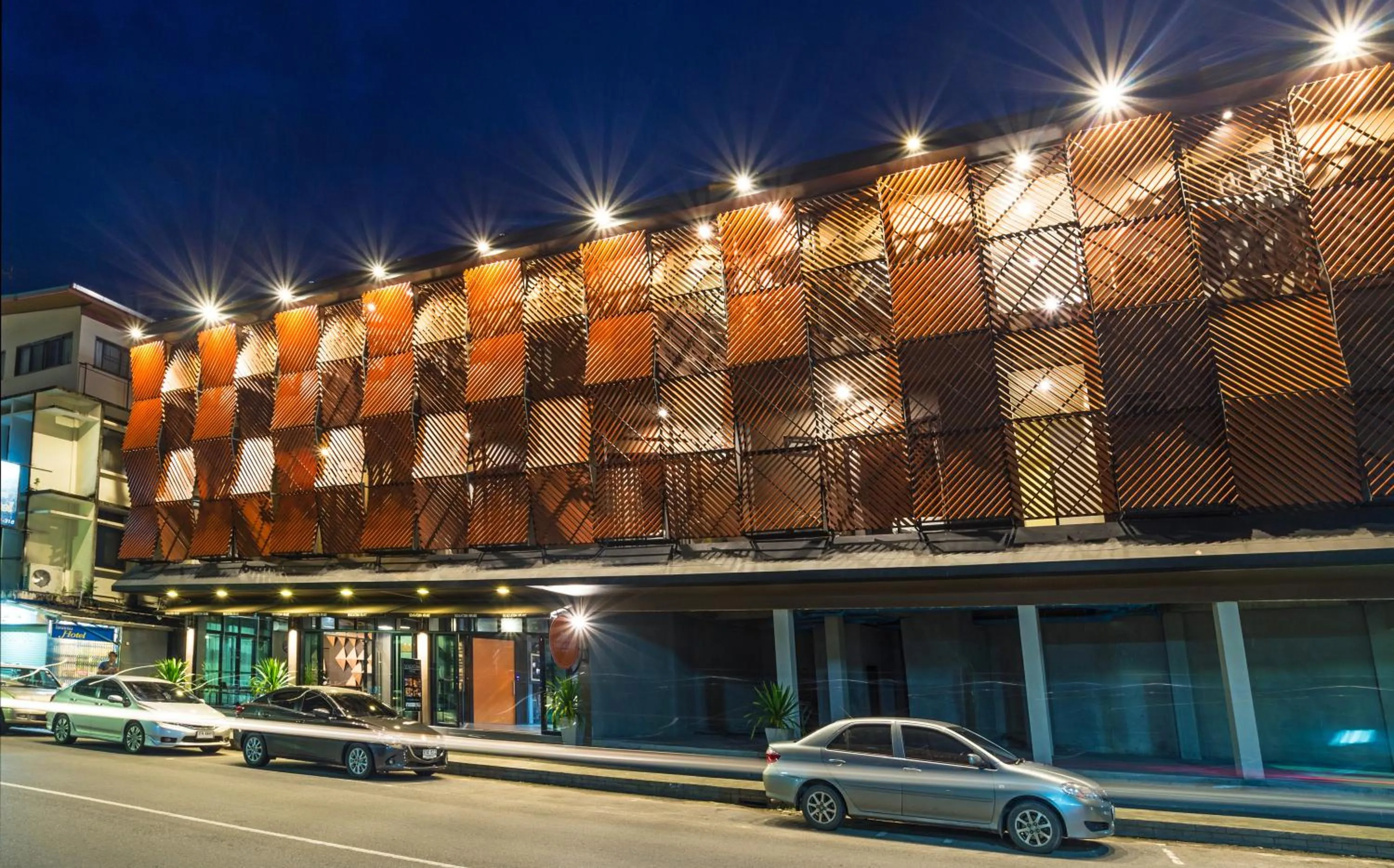 Facade/entrance in Srisuksant Square