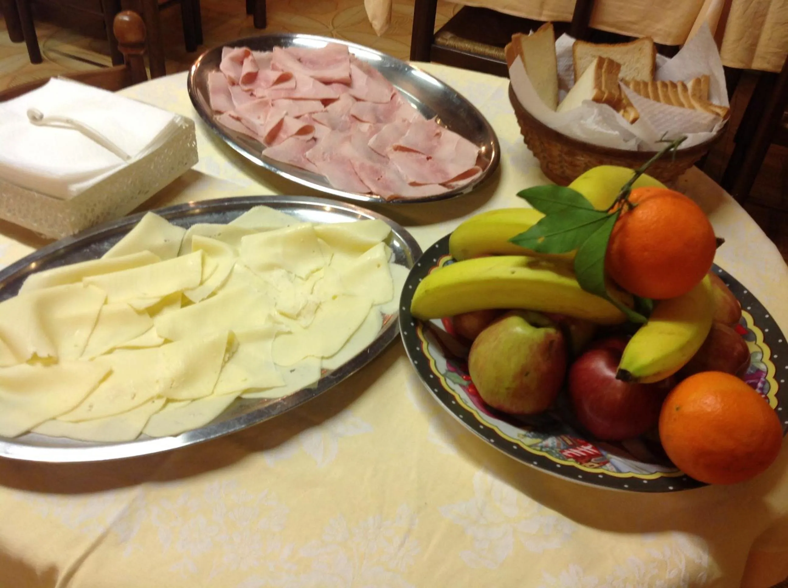 Buffet breakfast in Ristorante Albergo Roma