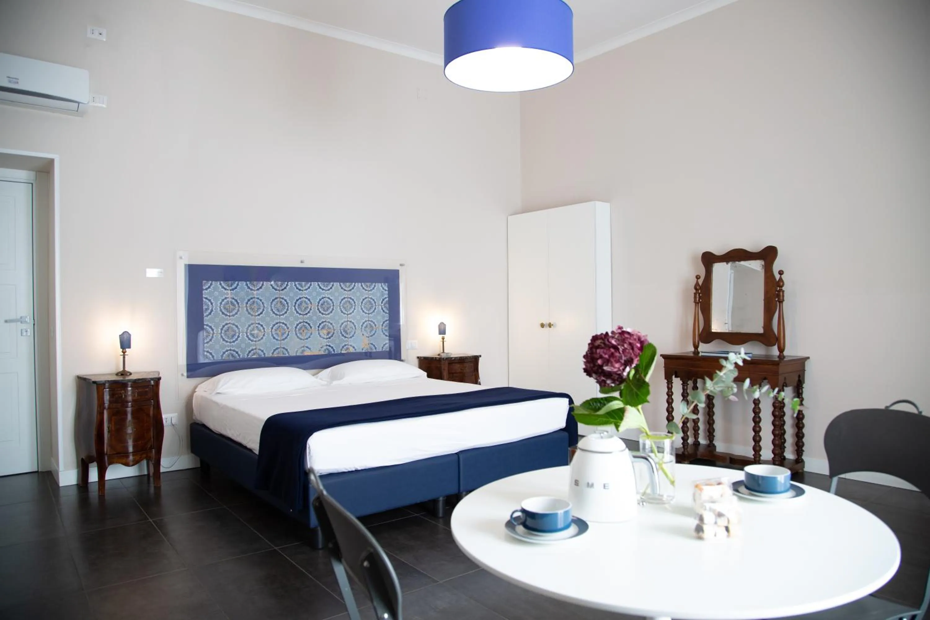 Coffee/tea facilities, Bed in That's Napoli