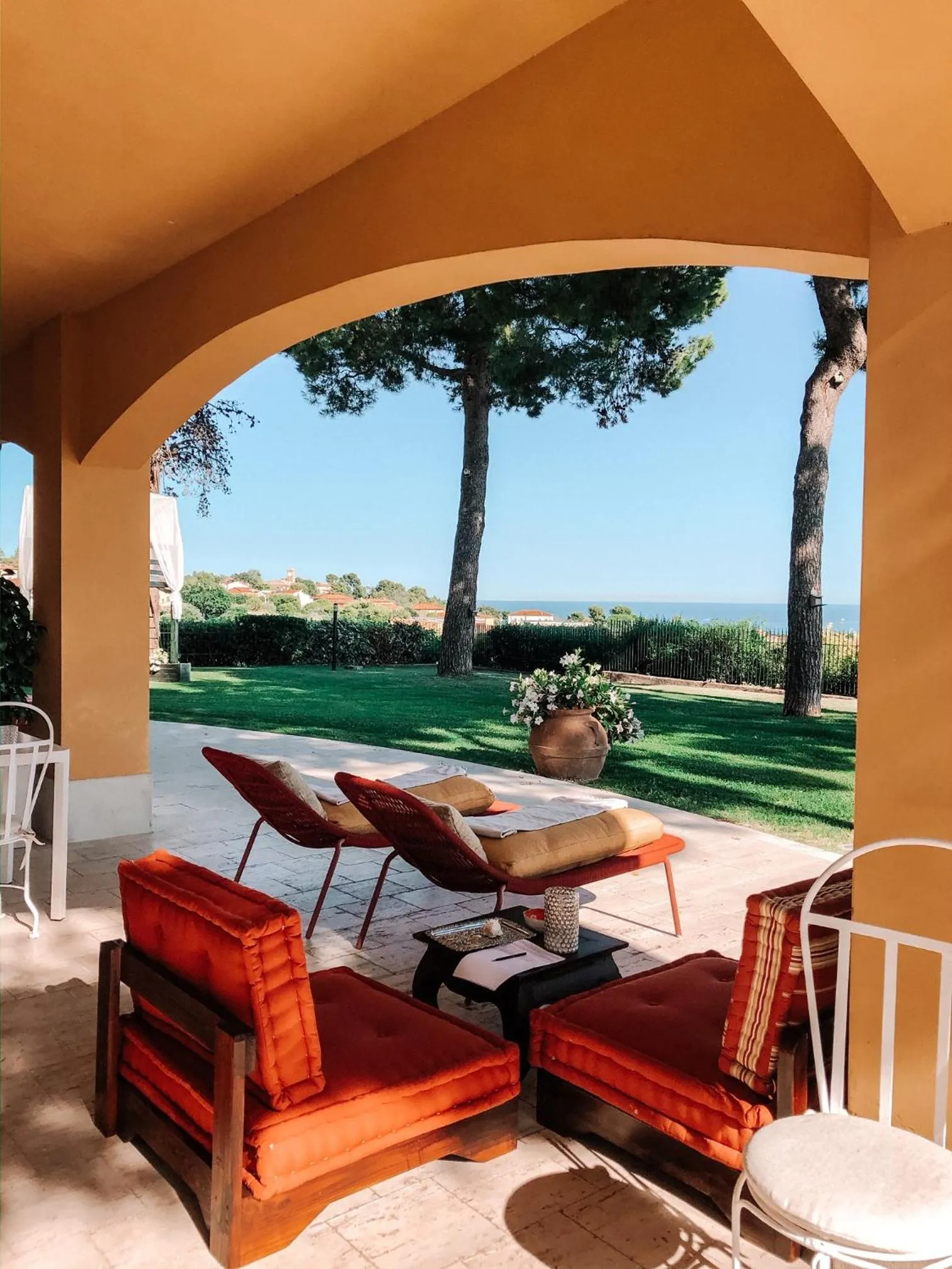 Patio in Tra gli Alberi e il Mare