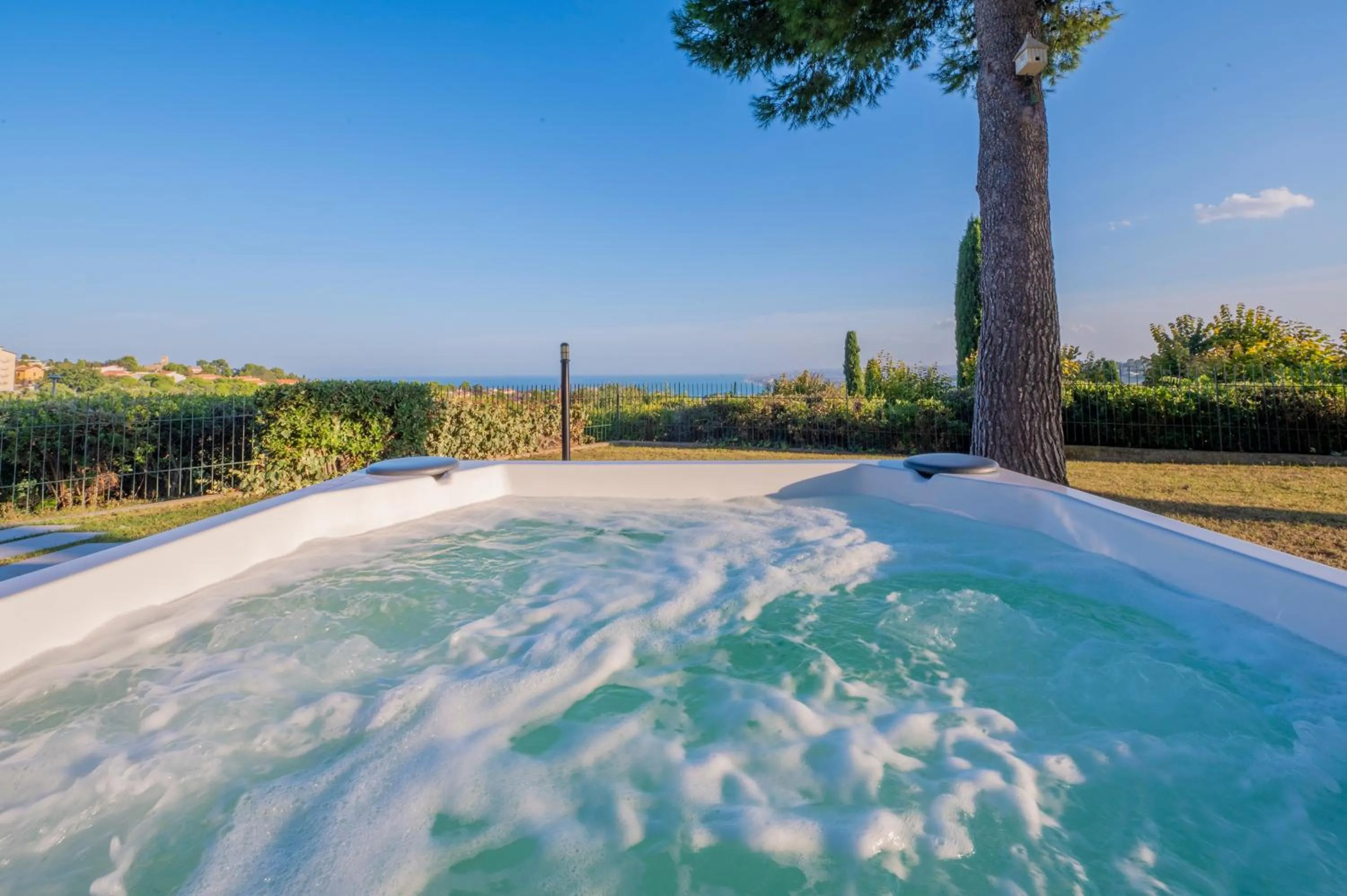 Garden in Tra gli Alberi e il Mare