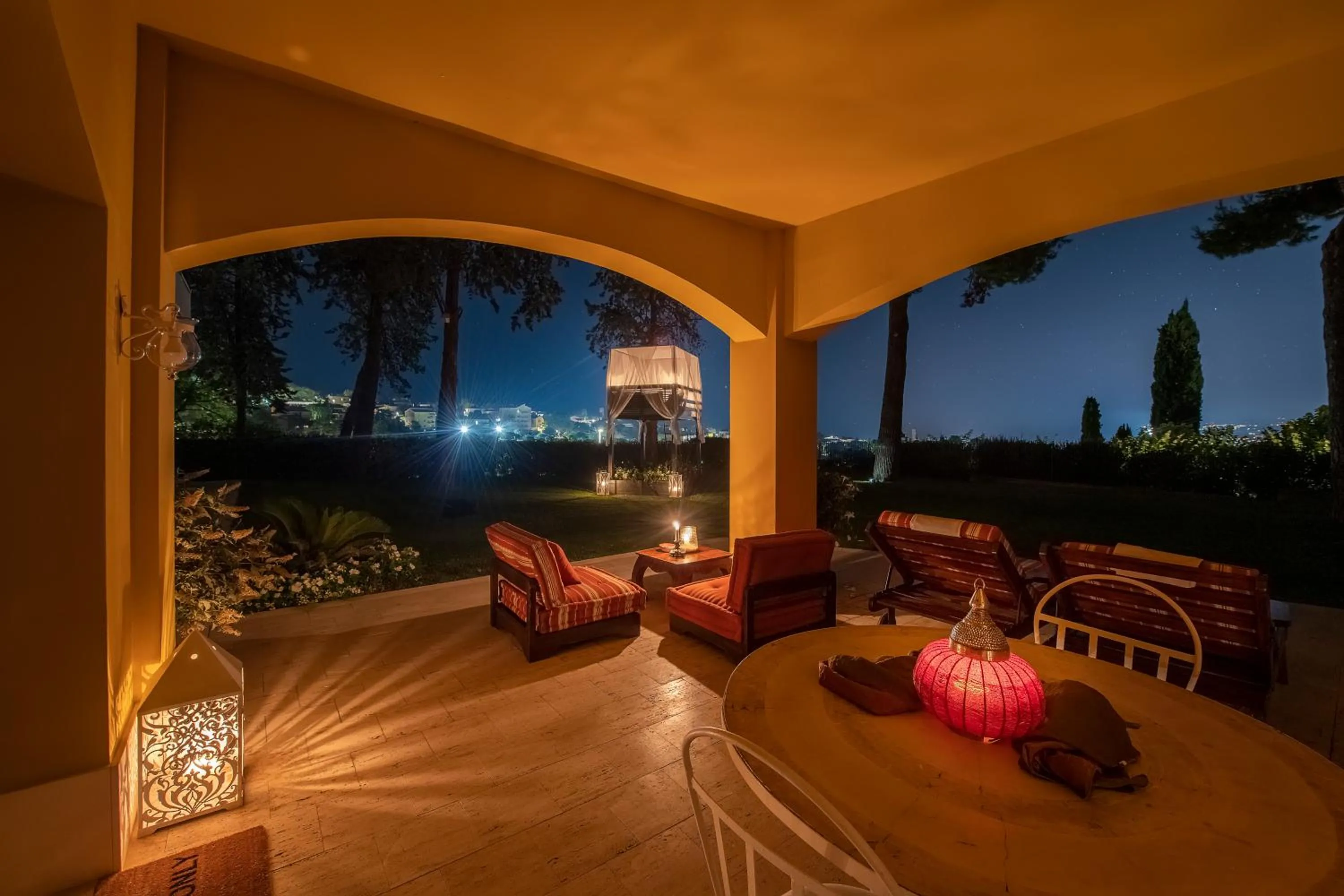 Patio in Tra gli Alberi e il Mare