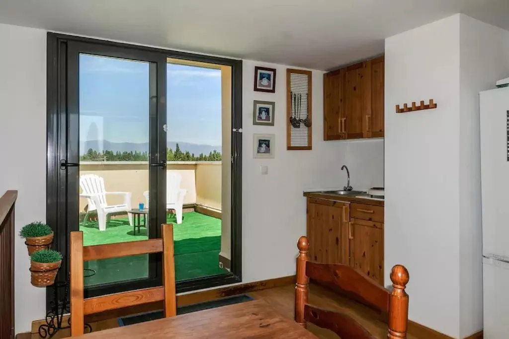 Communal kitchen in Ca la Gloria