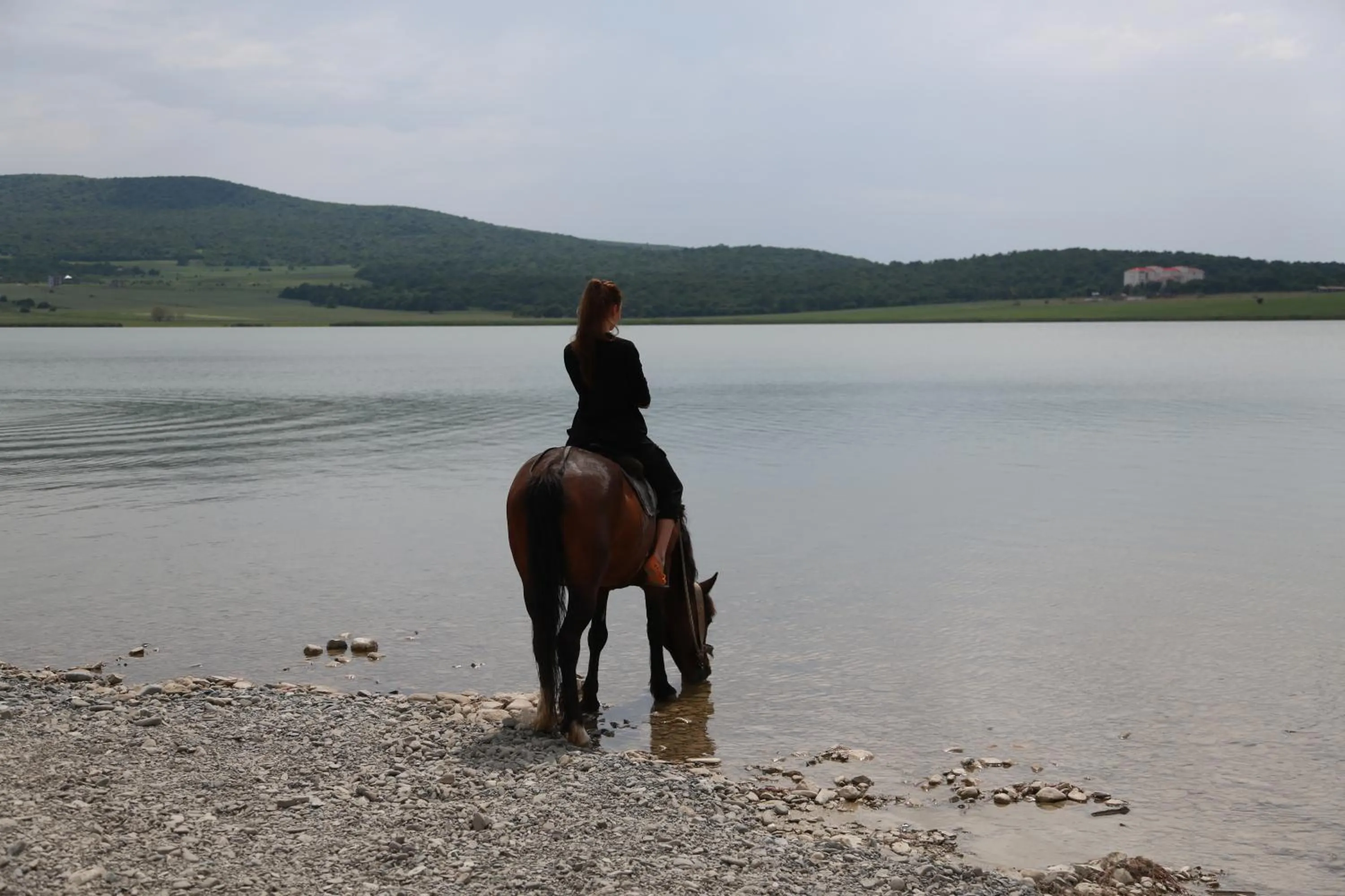 Horse-riding in Laguna Beach Club Bazaleti Lake