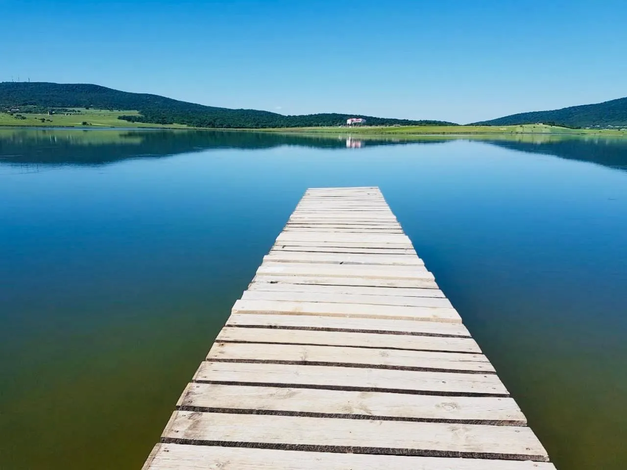 Beach in Laguna Beach Club Bazaleti Lake