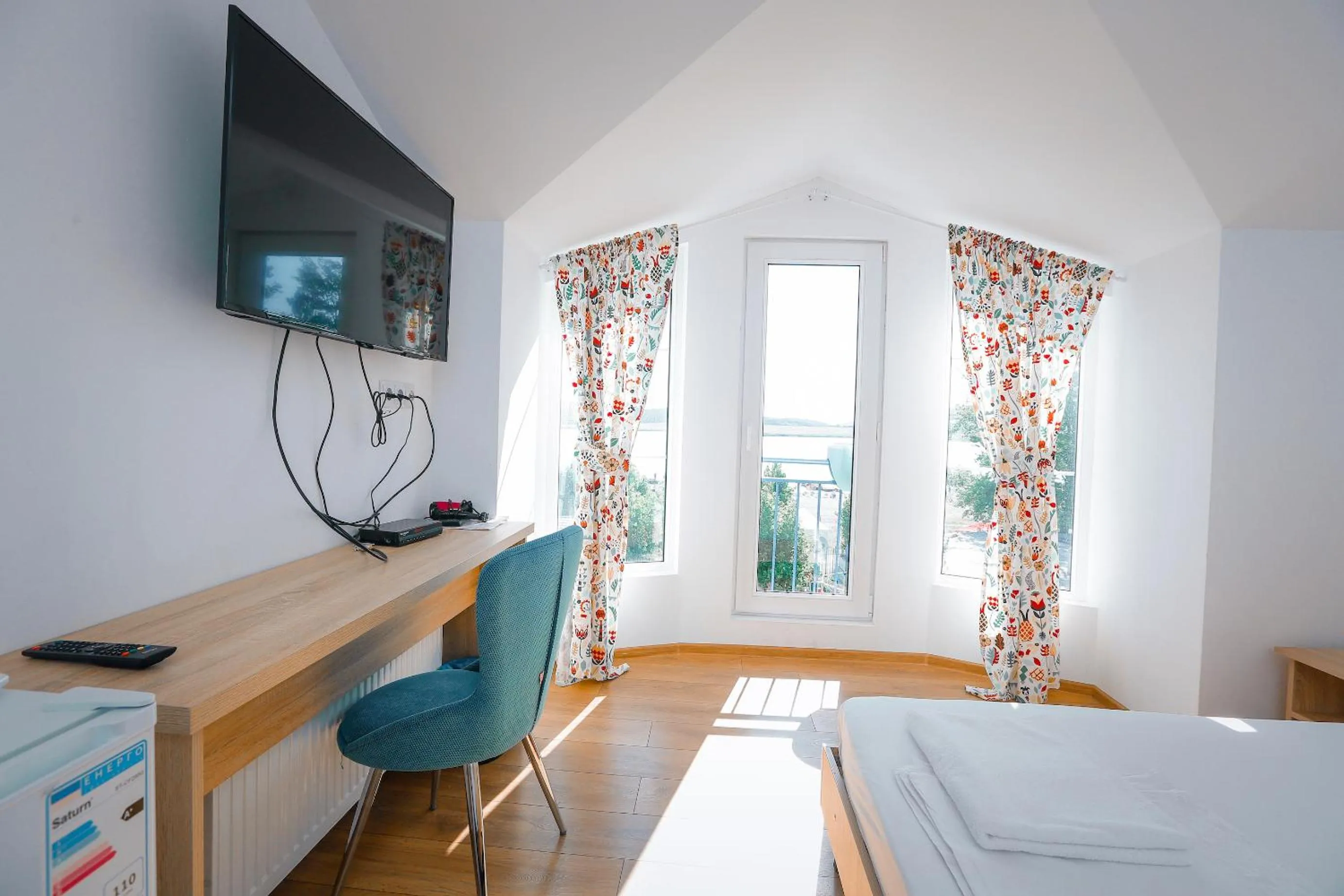 TV and multimedia, Bed in Laguna Beach Club Bazaleti Lake