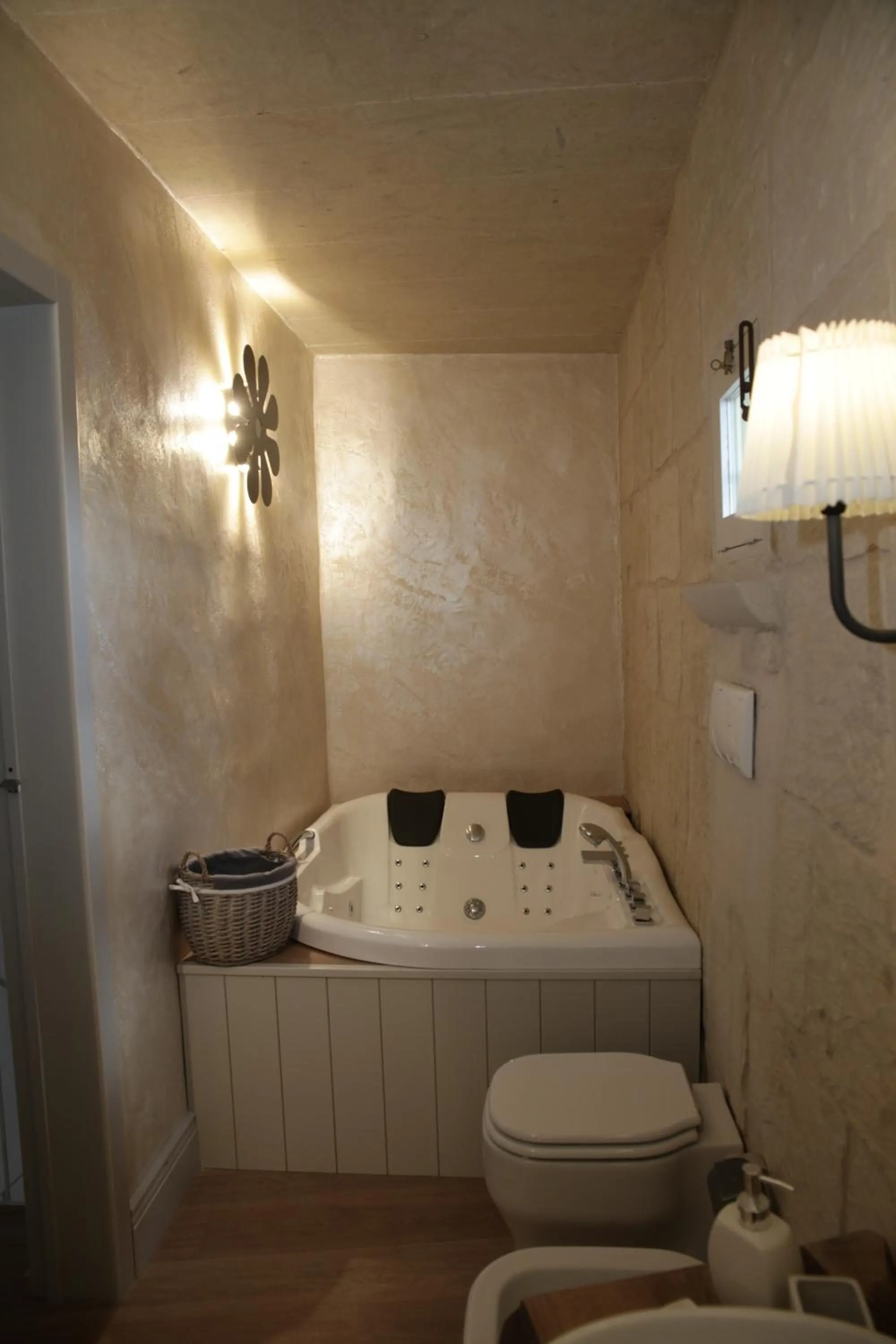 Hot Tub in Palazzo Mandurino luxury relais