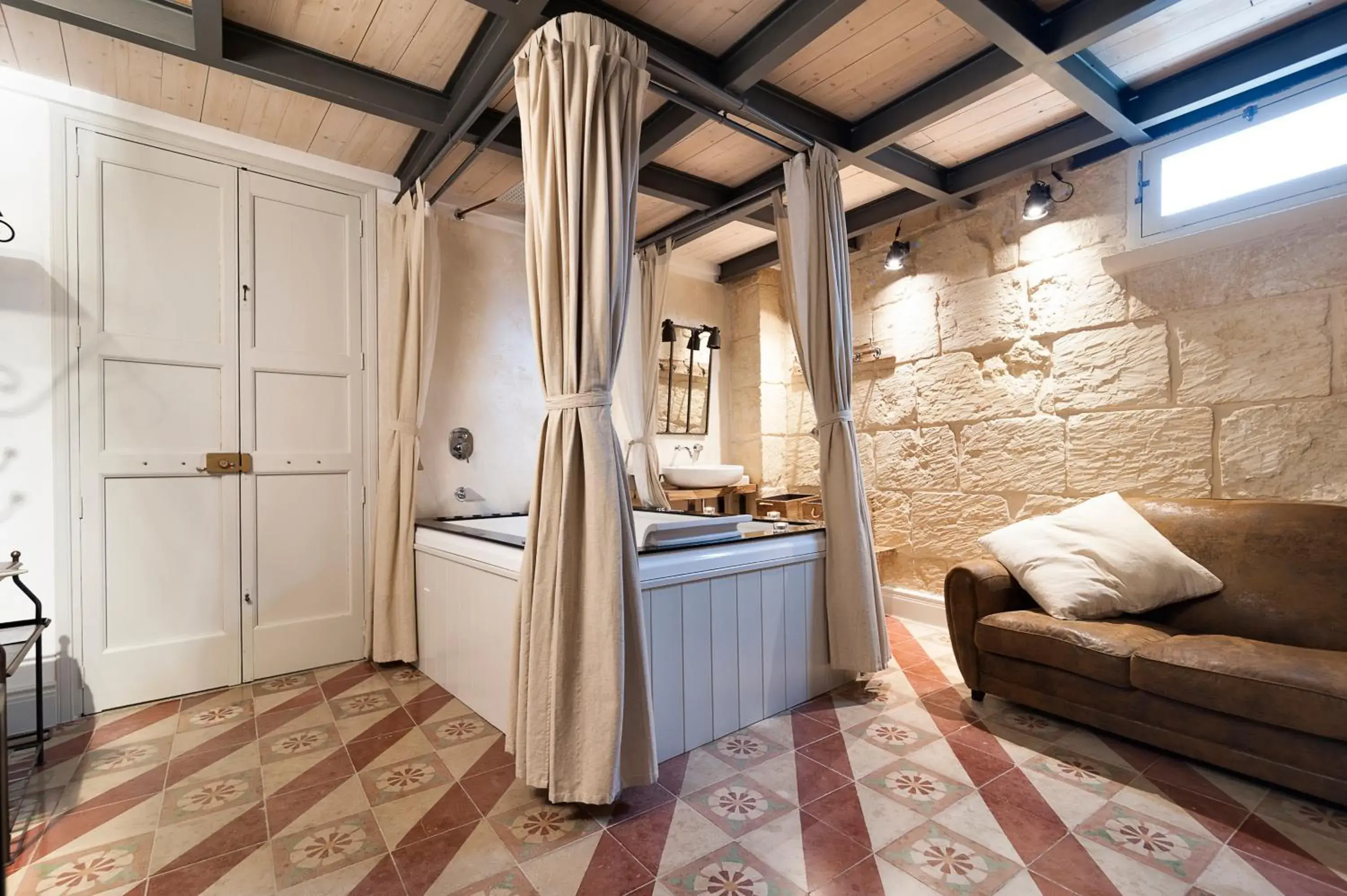 Queen Suite with Spa Bath in Palazzo Mandurino luxury relais Queen Suite with Spa Bath in Palazzo Mandurino luxury relais