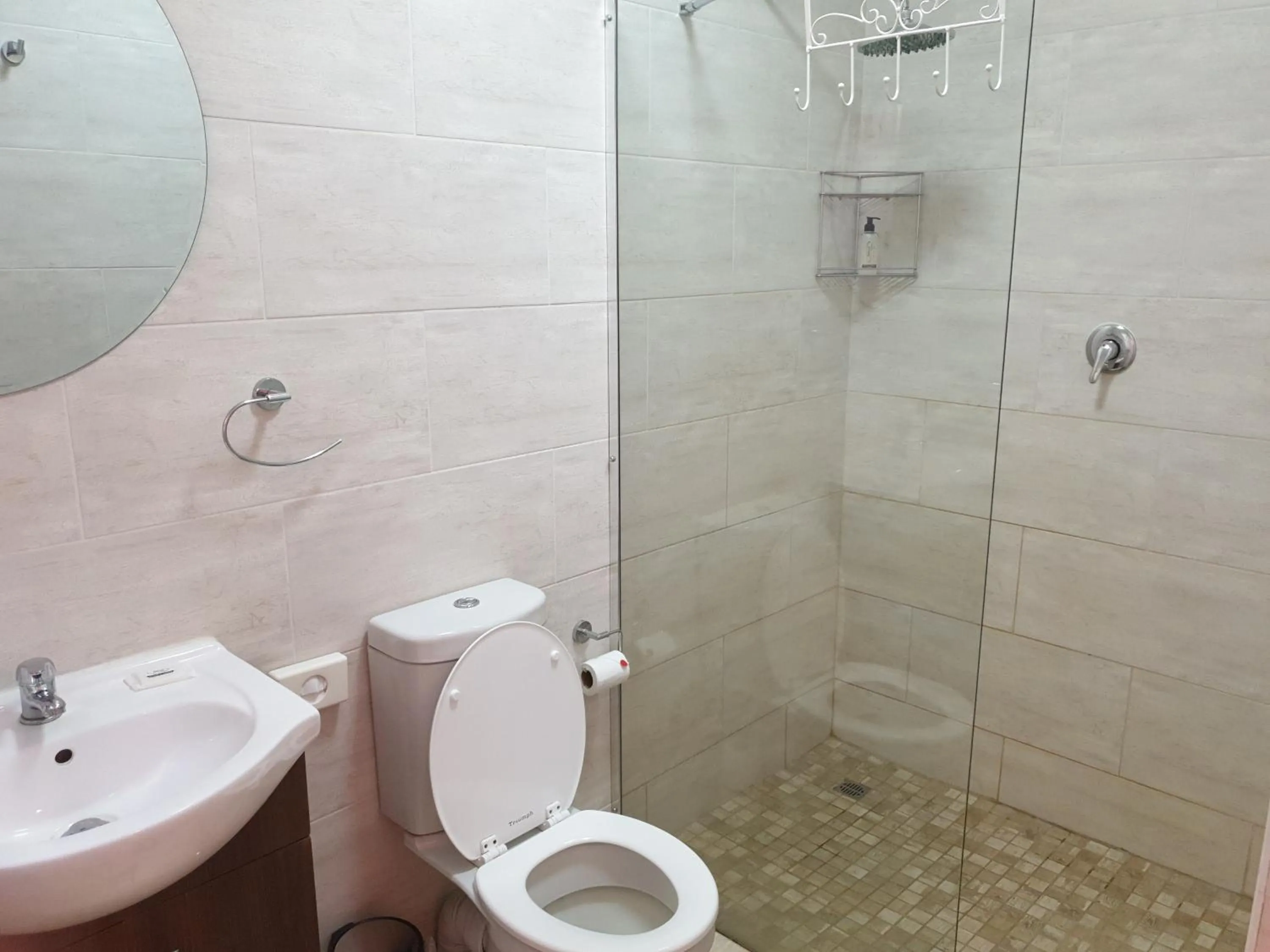 Shower in Dilisca Guesthouse