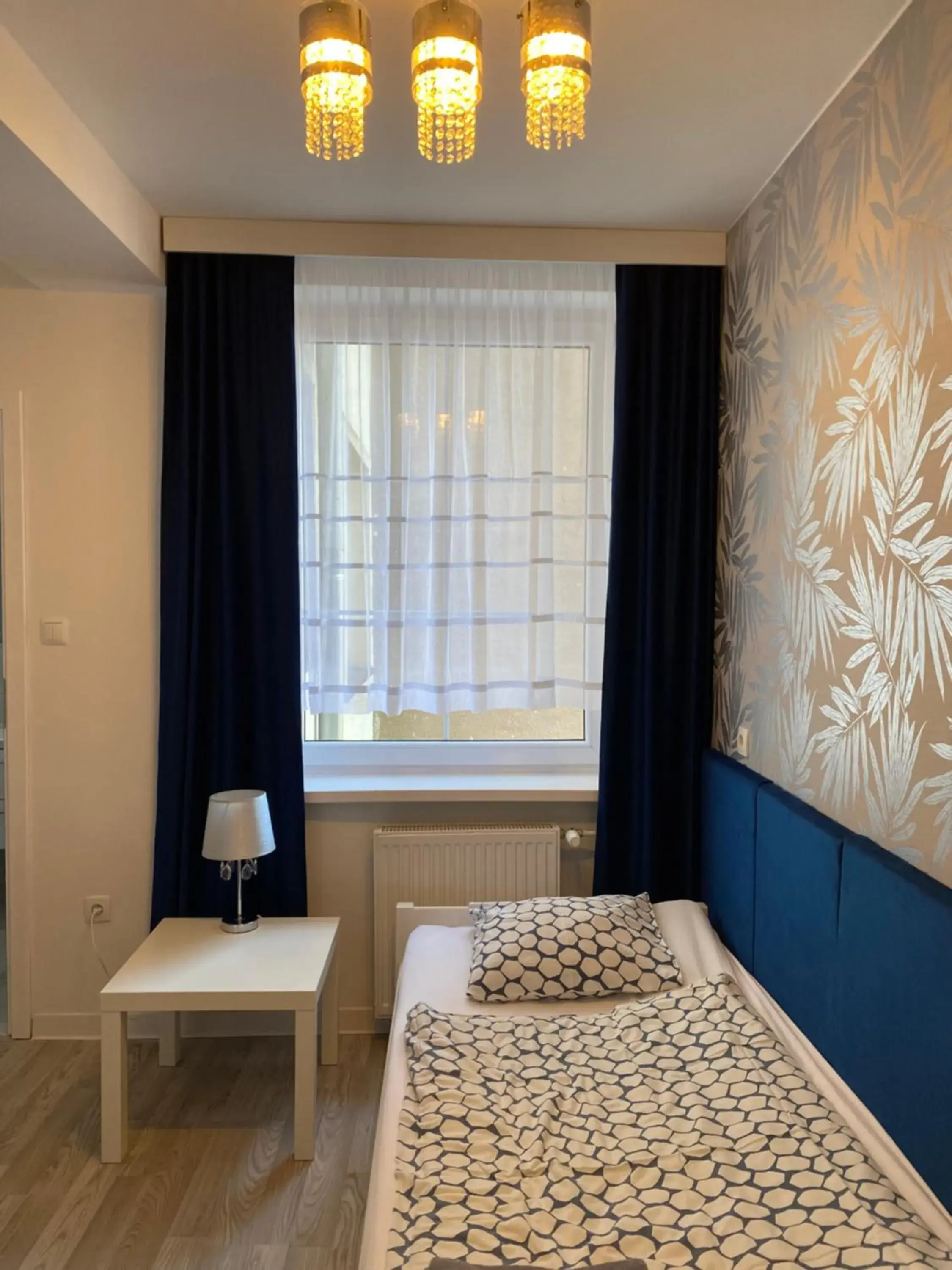 Single Room with Private Bathroom - single occupancy in Hostel Przed Świtem Single Room with Private Bathroom - single occupancy in Hostel Przed Świtem