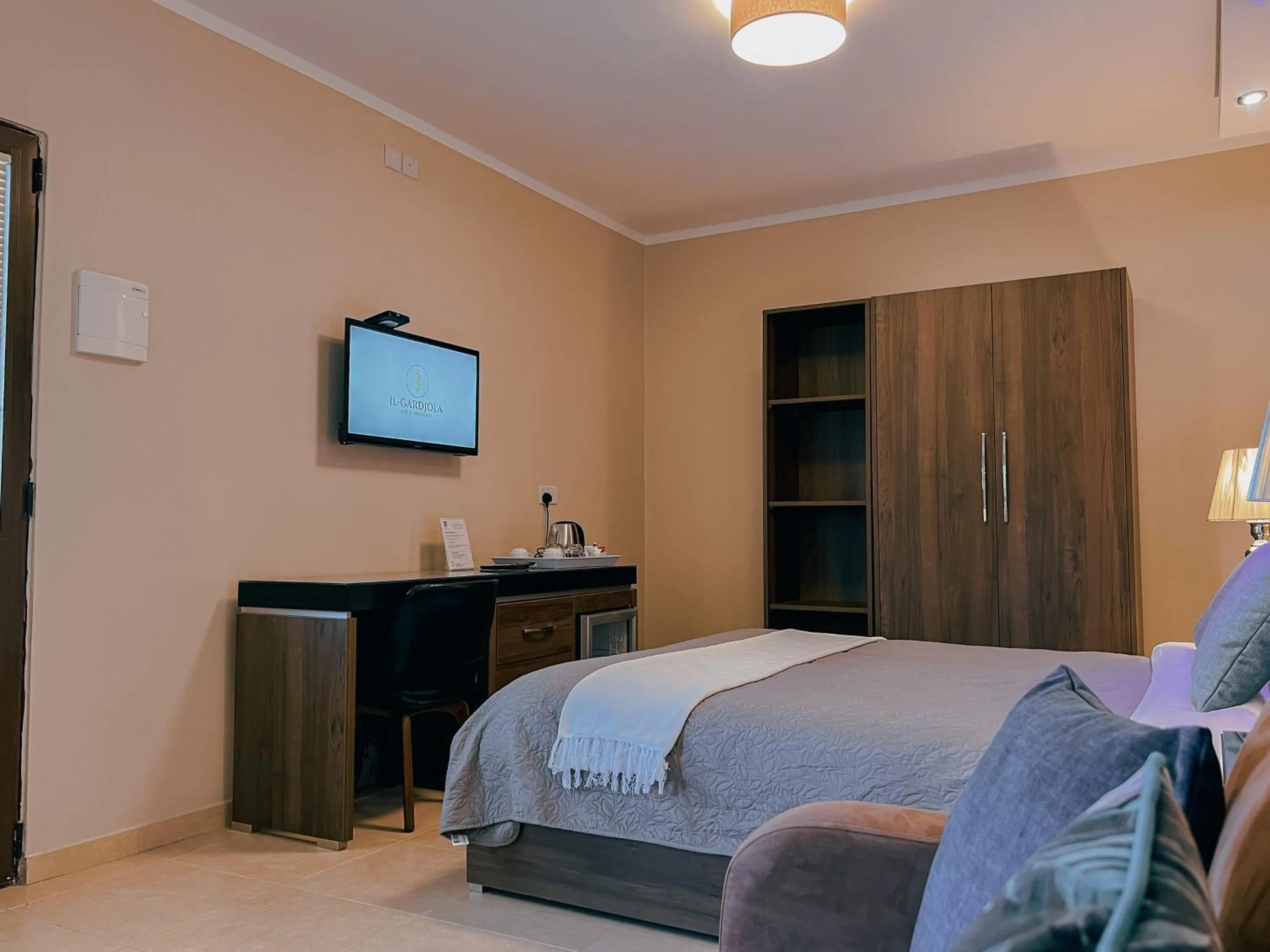 Bedroom, Bed in IL-Gardjola Bed and Breakfast